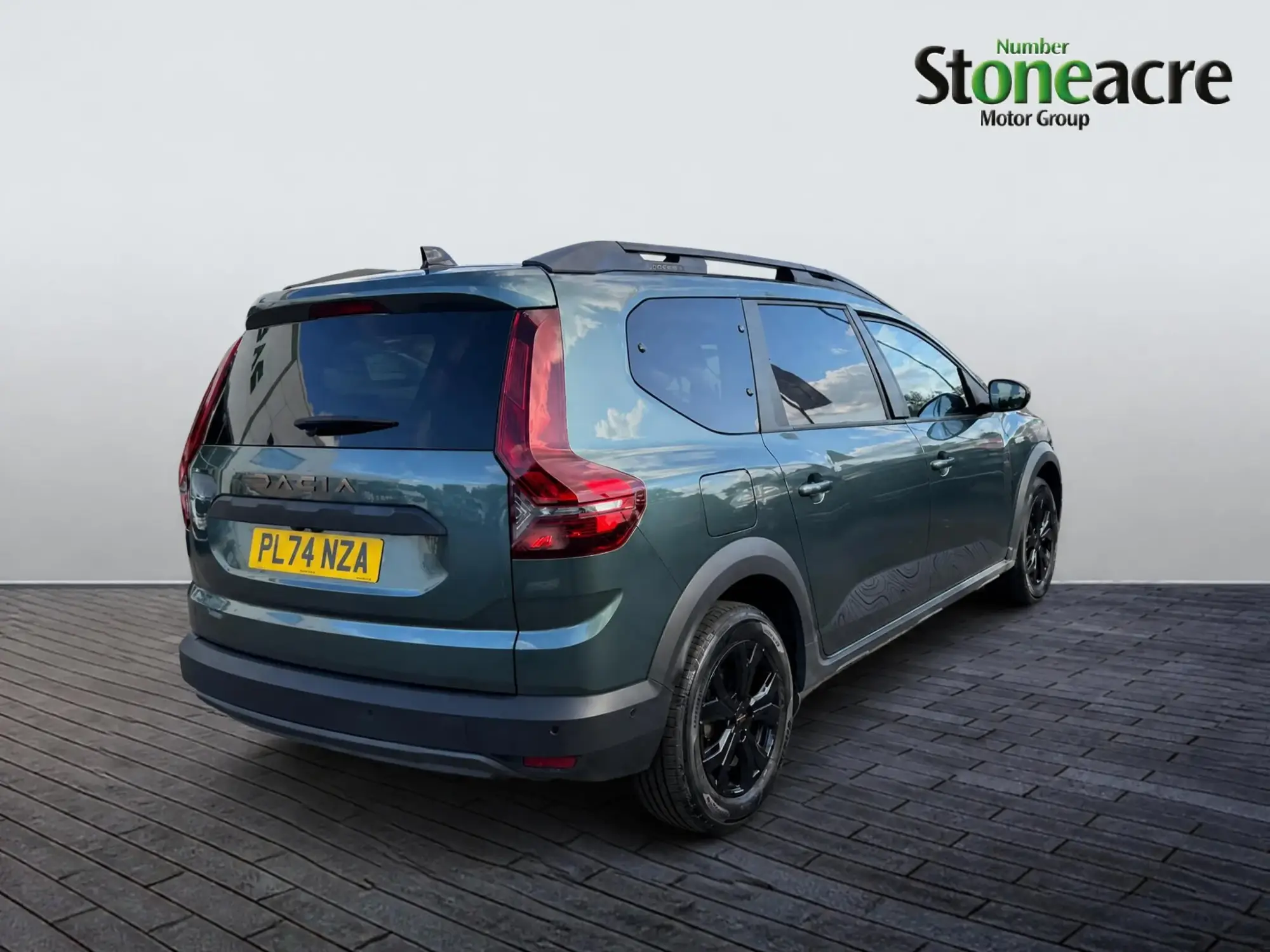Dacia Jogger Hybrid 1.6 HEV Extreme 5dr Auto PL74NZA Image 3 Dacia Jogger Hybrid 1.6 HEV Extreme 5dr Auto PL74NZA Image 3
