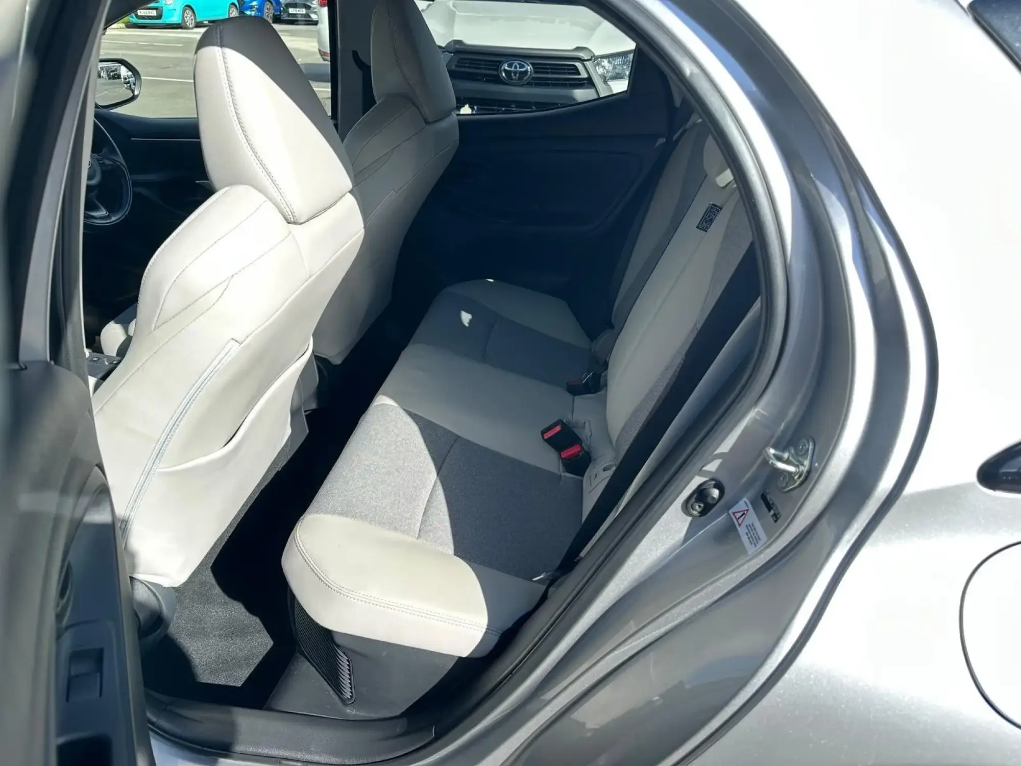 Toyota Yaris Hybrid Image 12 Toyota Yaris Hybrid Image 12