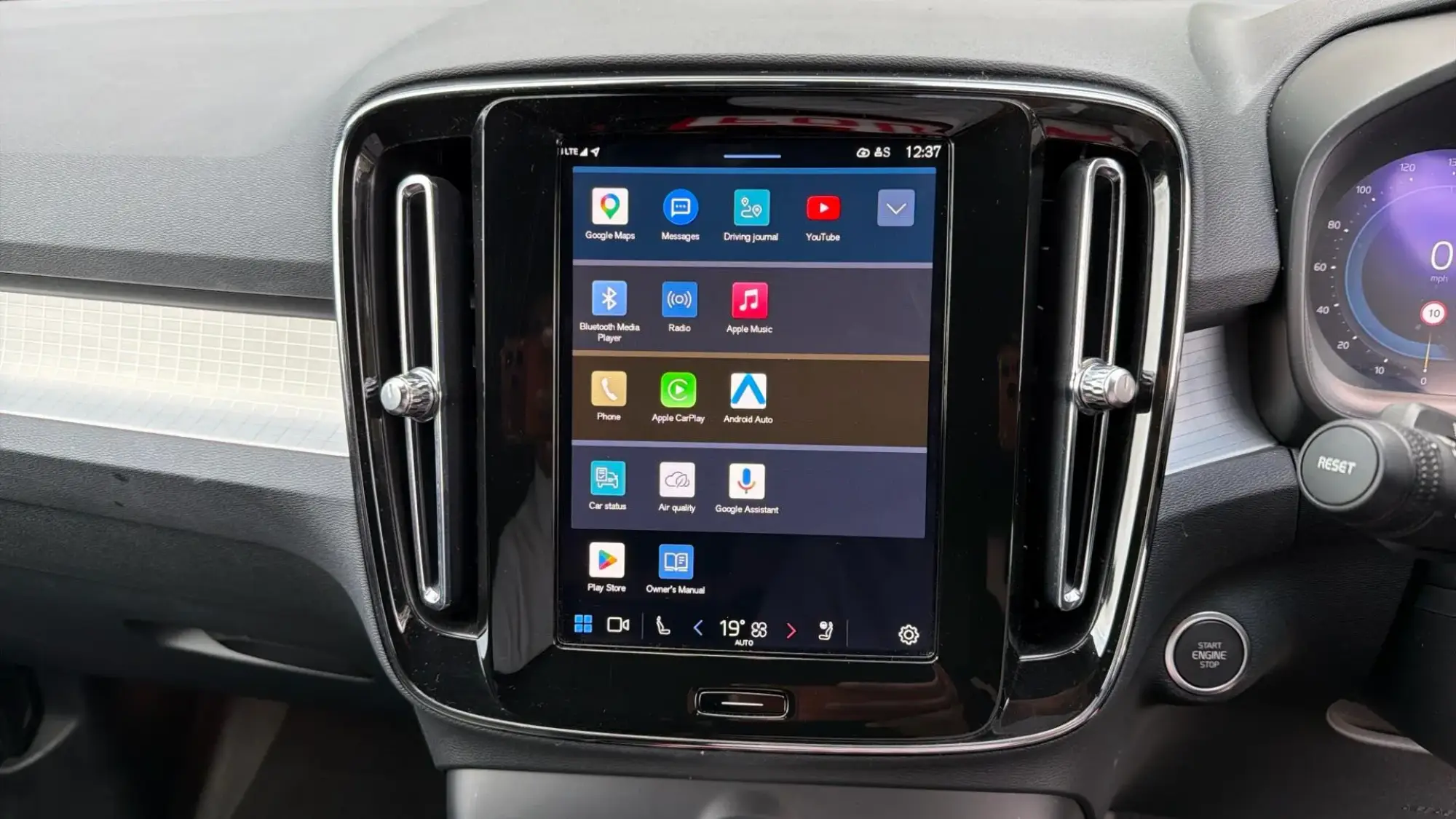 Volvo XC40 Image 12