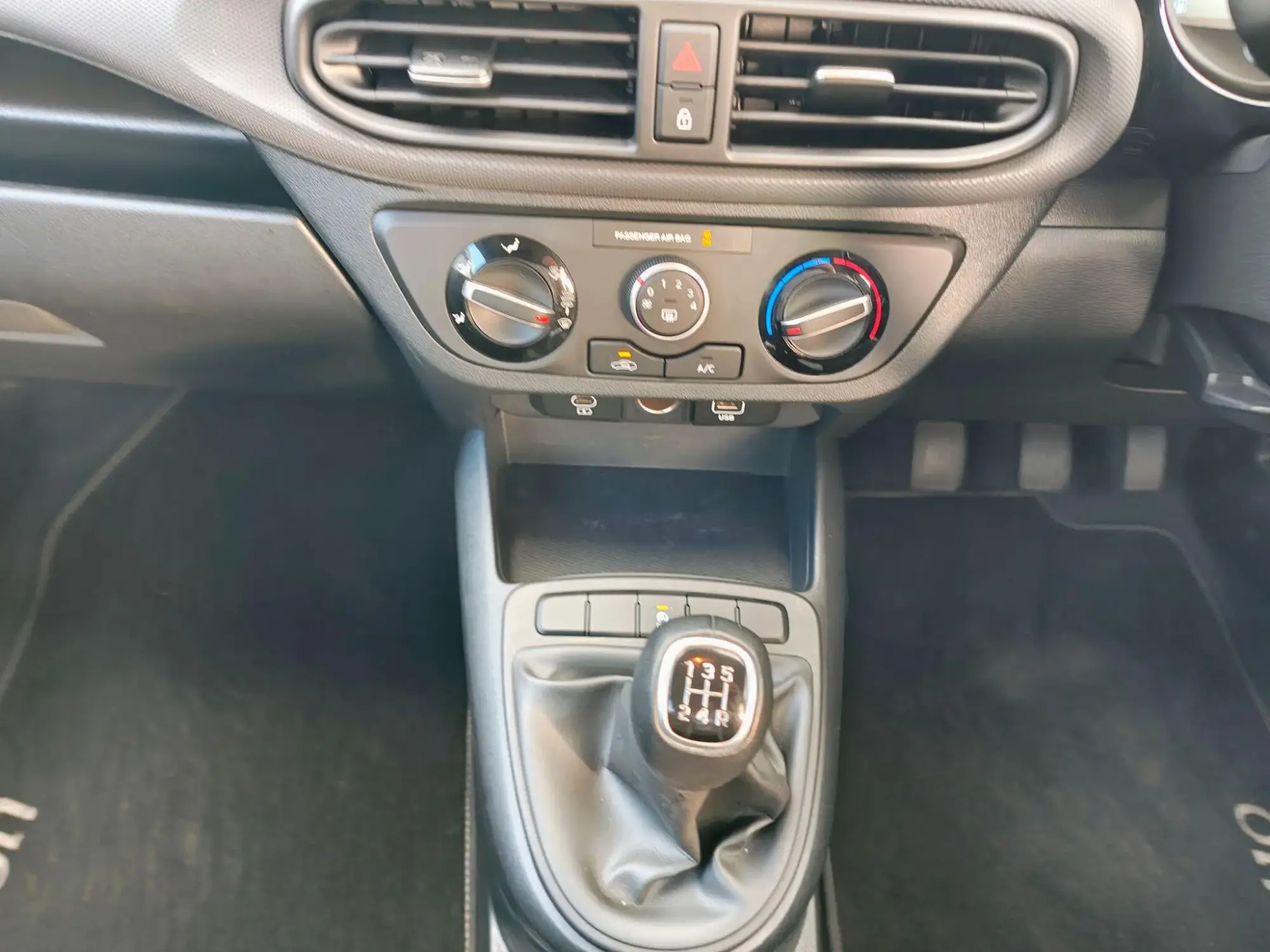 Hyundai i10 Image 10