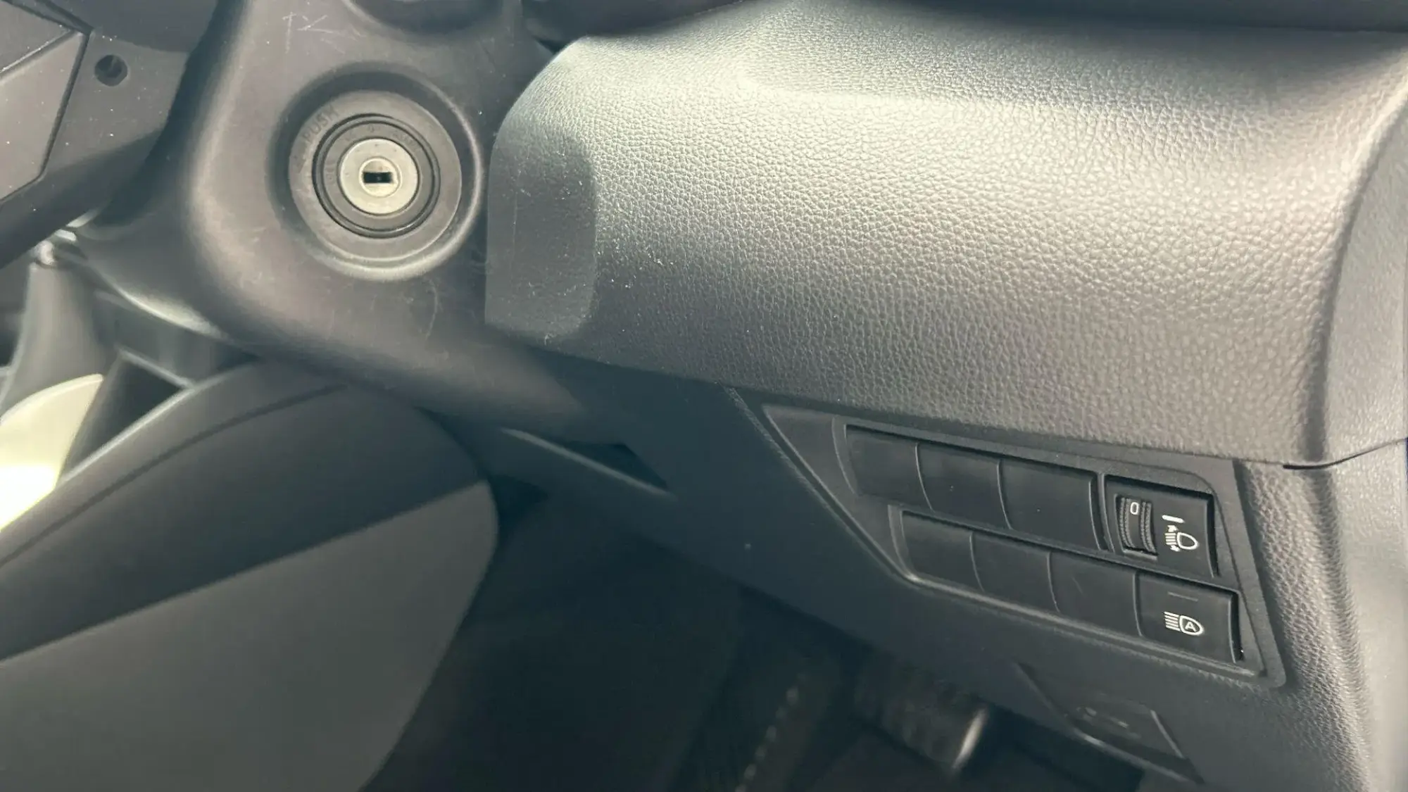 Toyota Yaris Hybrid Image 32 Toyota Yaris Hybrid Image 32