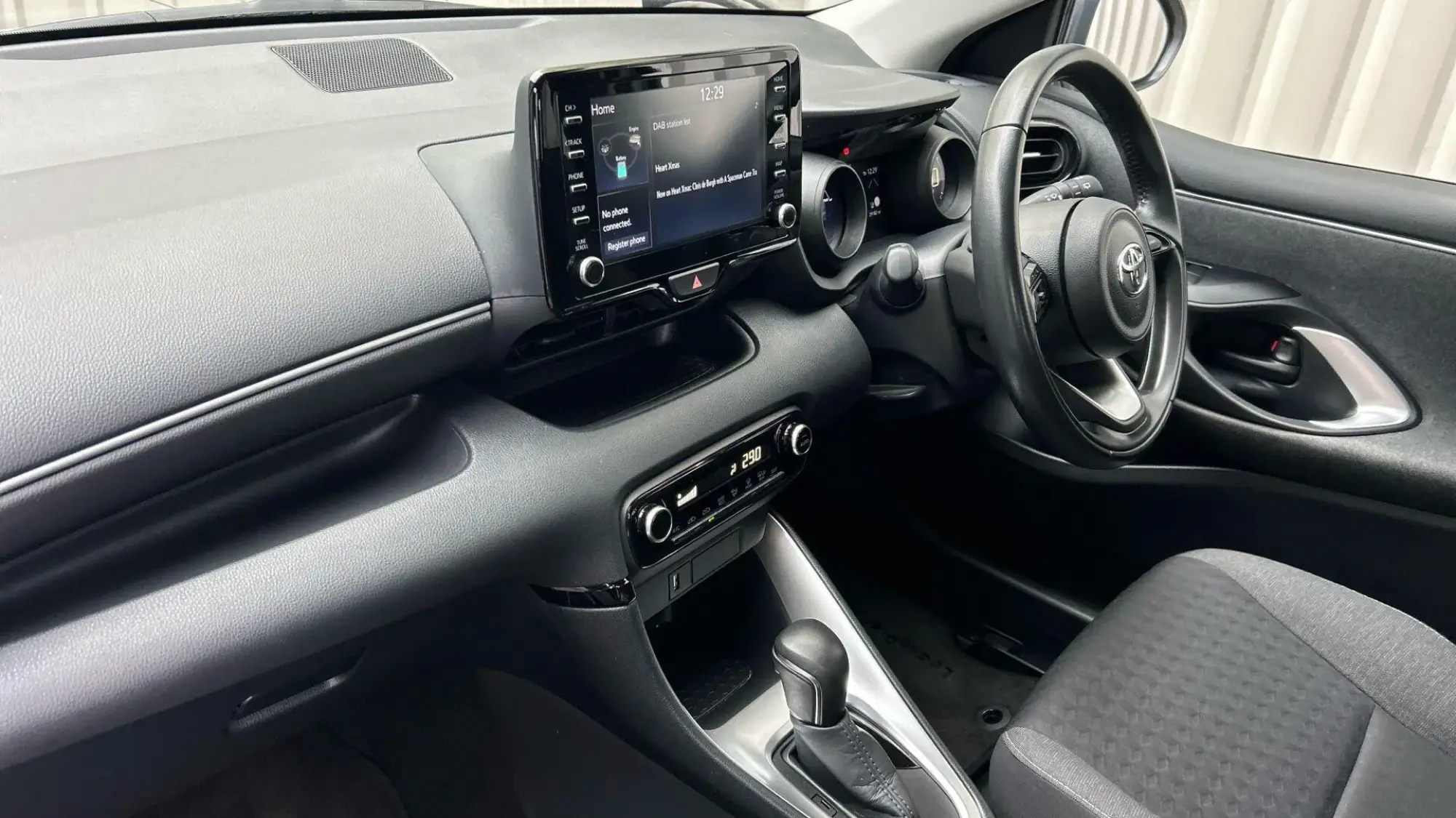Toyota Yaris Hybrid Image 37 Toyota Yaris Hybrid Image 37