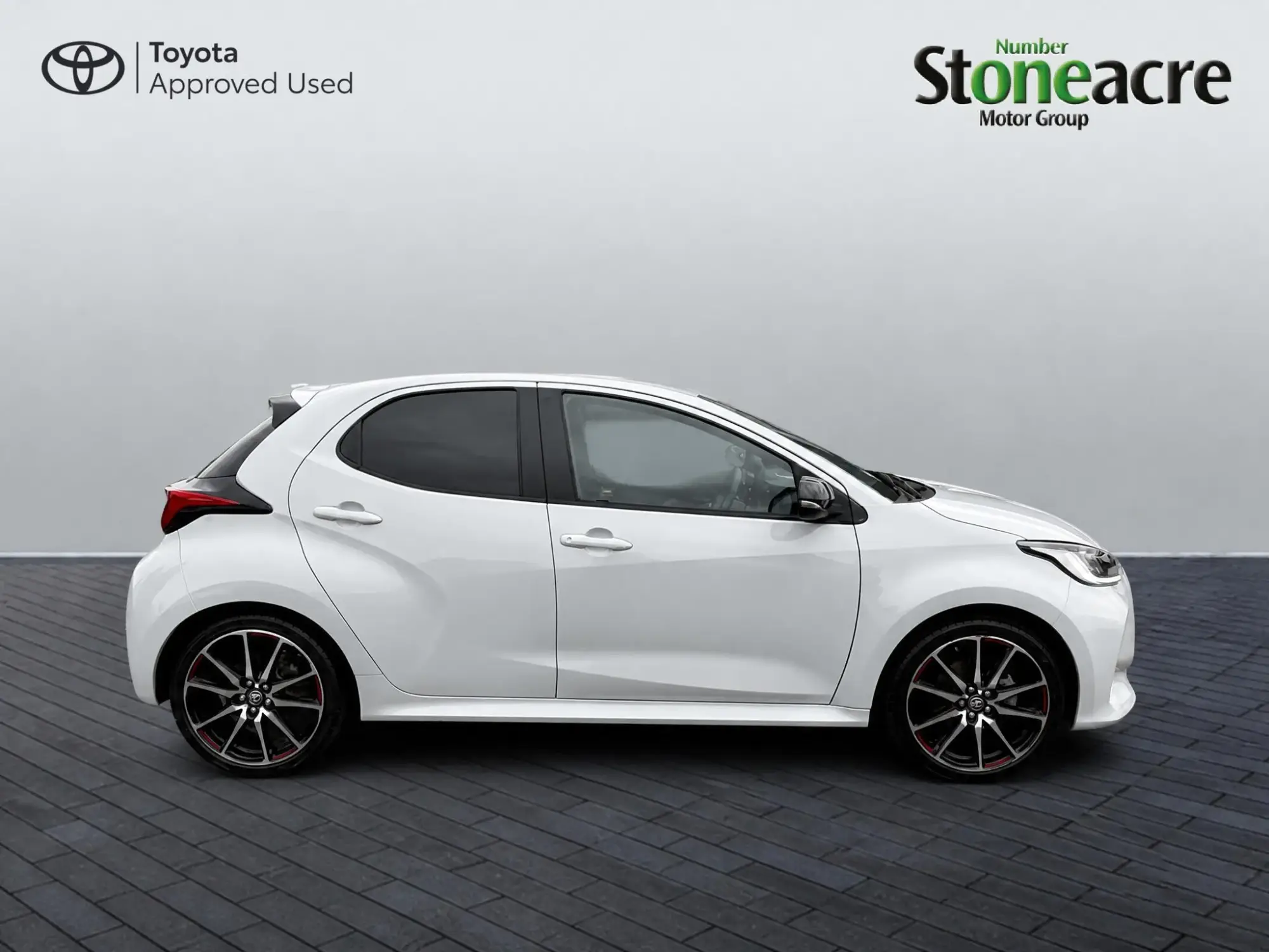 Toyota Yaris Hybrid Image 2