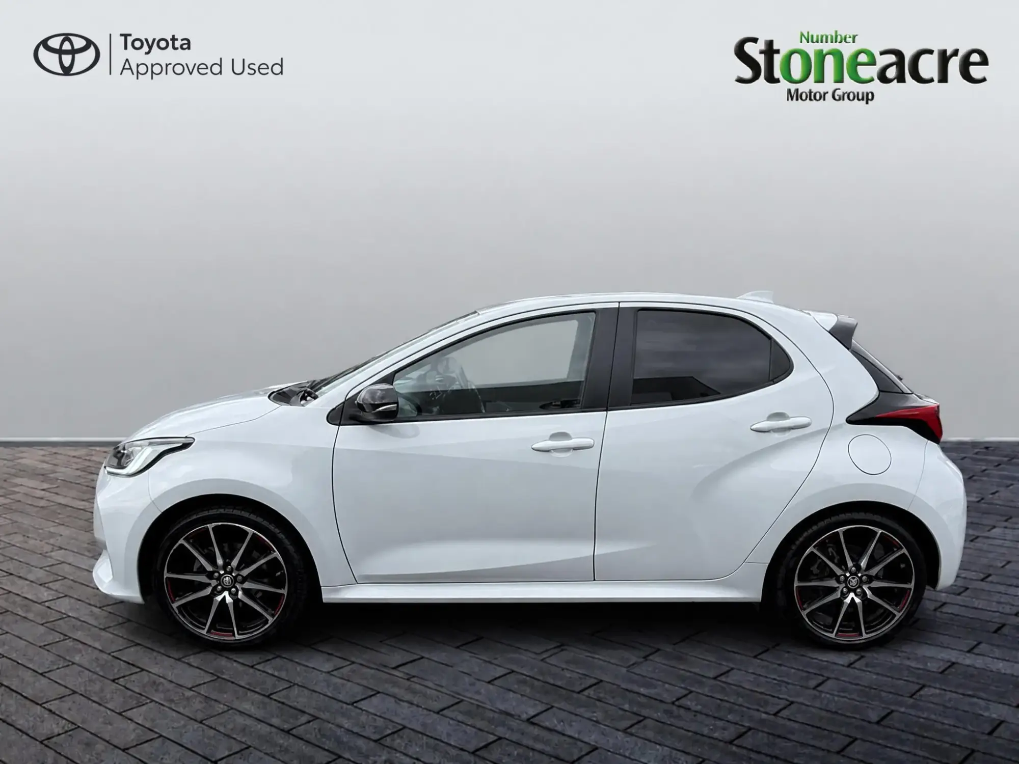 Toyota Yaris Hybrid Image 6