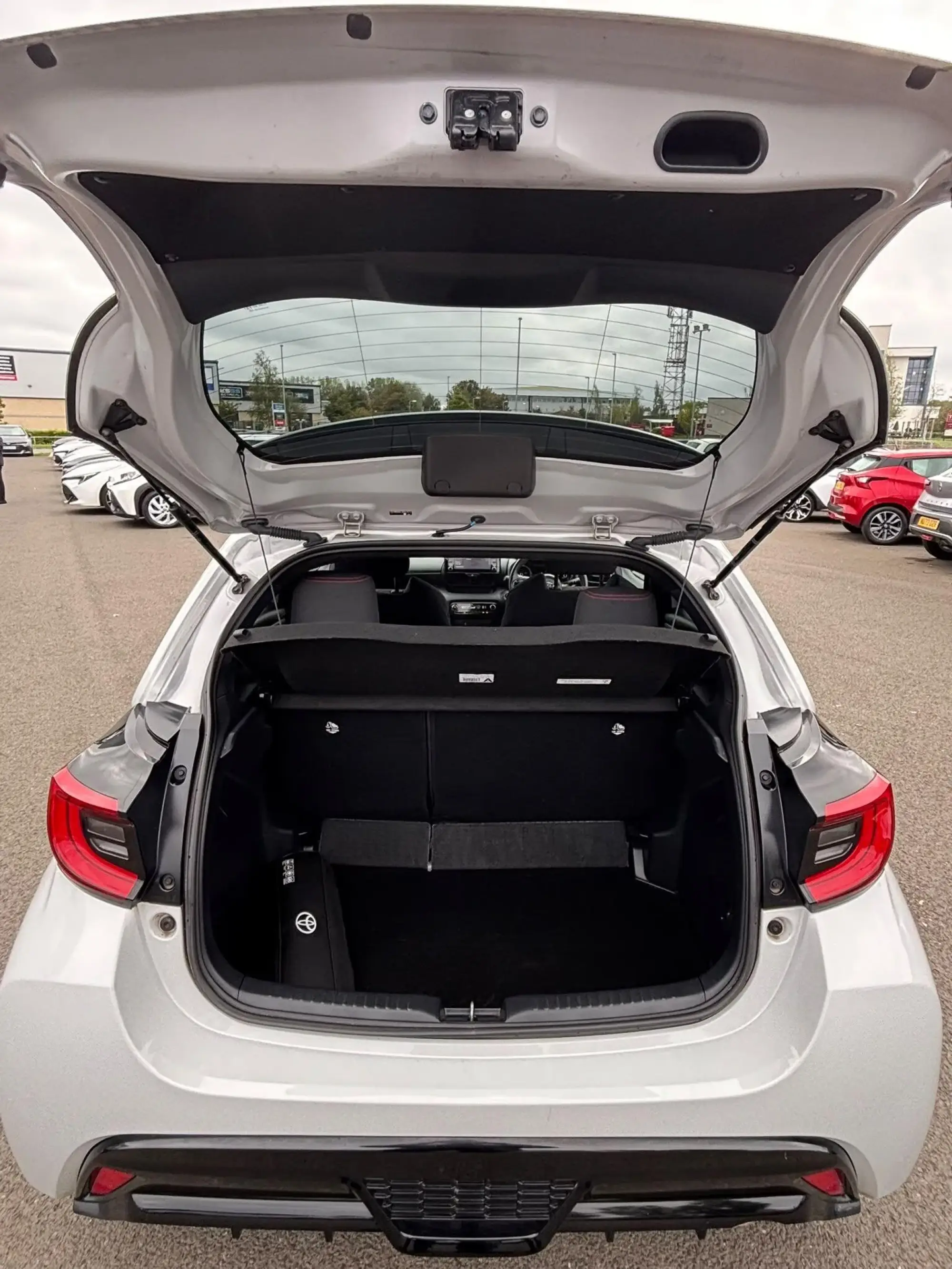 Toyota Yaris Hybrid Image 10