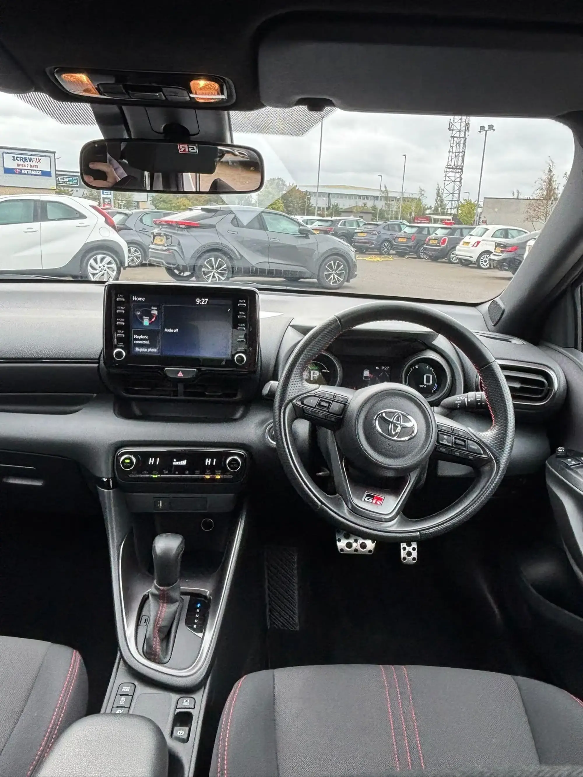 Toyota Yaris Hybrid Image 11