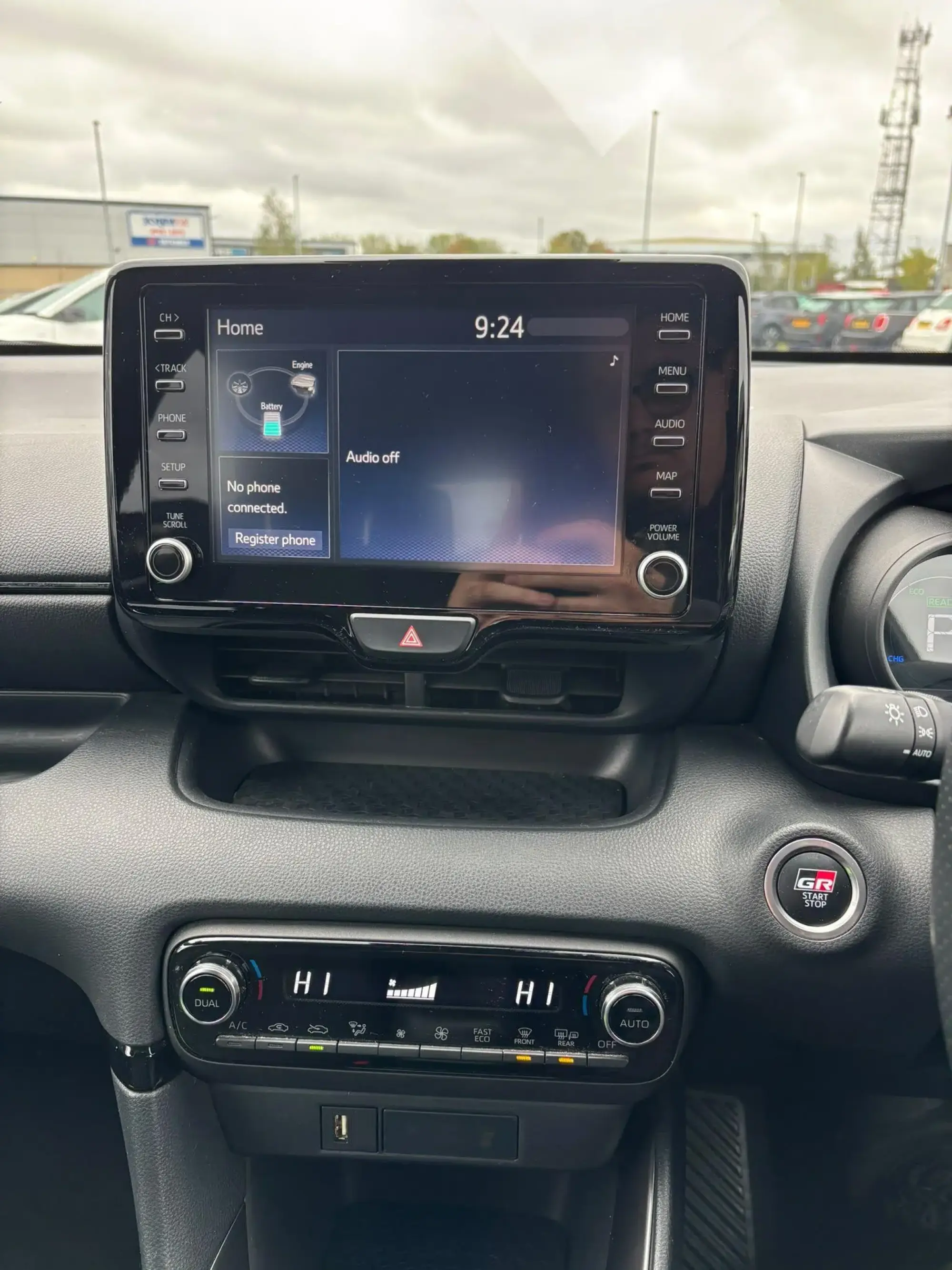 Toyota Yaris Hybrid Image 17
