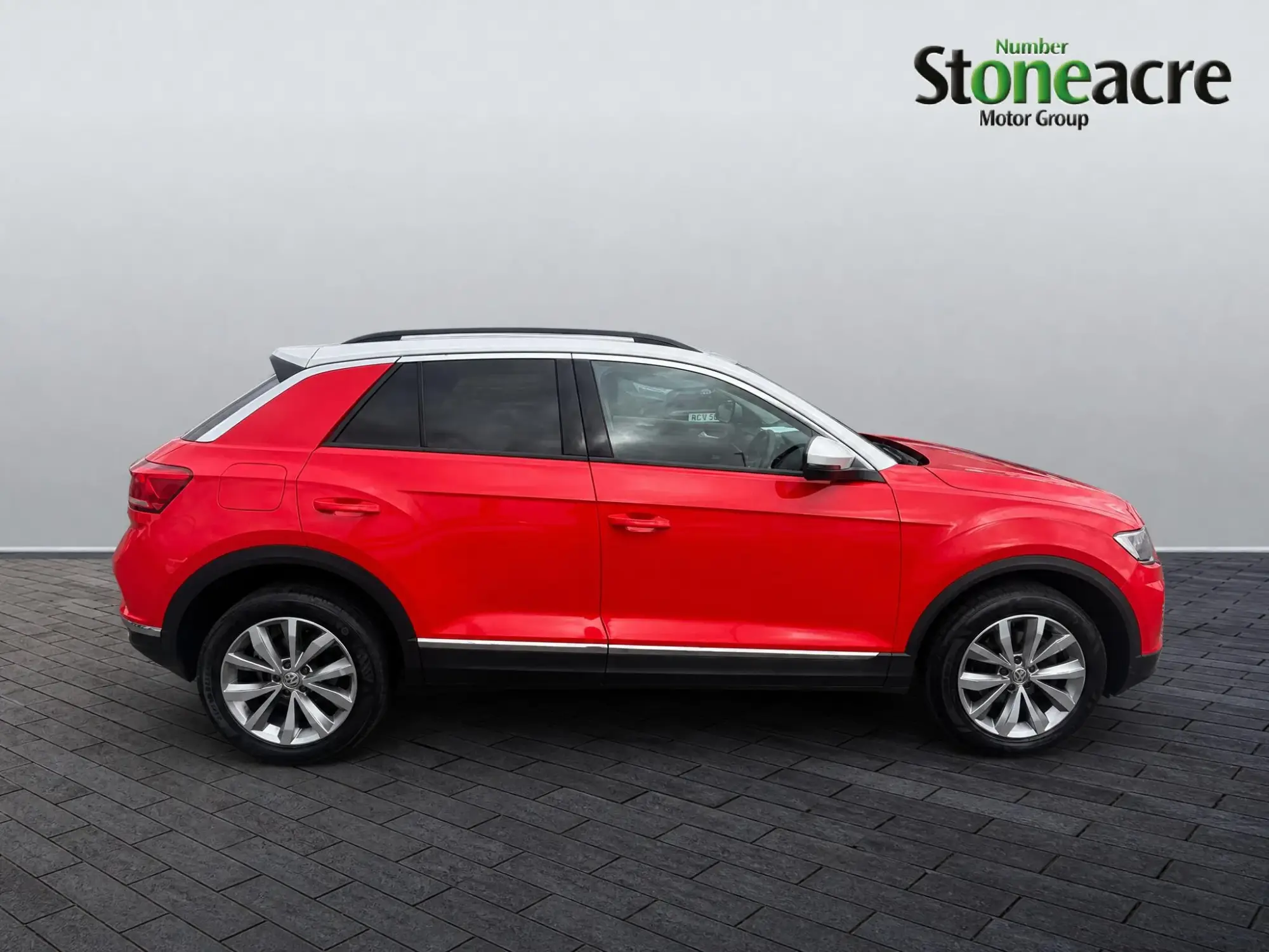 Volkswagen T-Roc 1.5 TSI EVO Design Euro 6 (s/s) 5dr NV18CWO Image 2