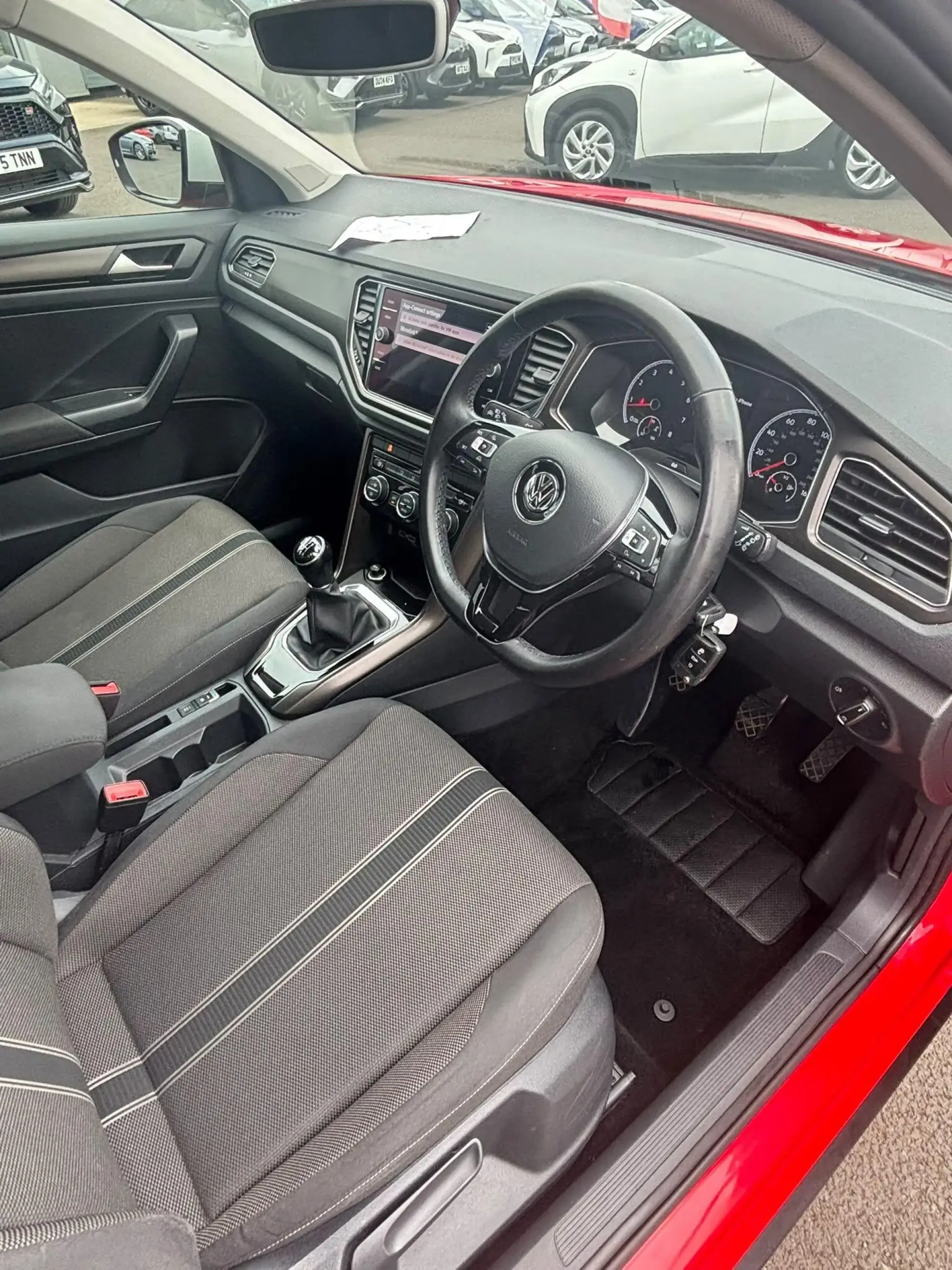 Volkswagen T-Roc Image 11