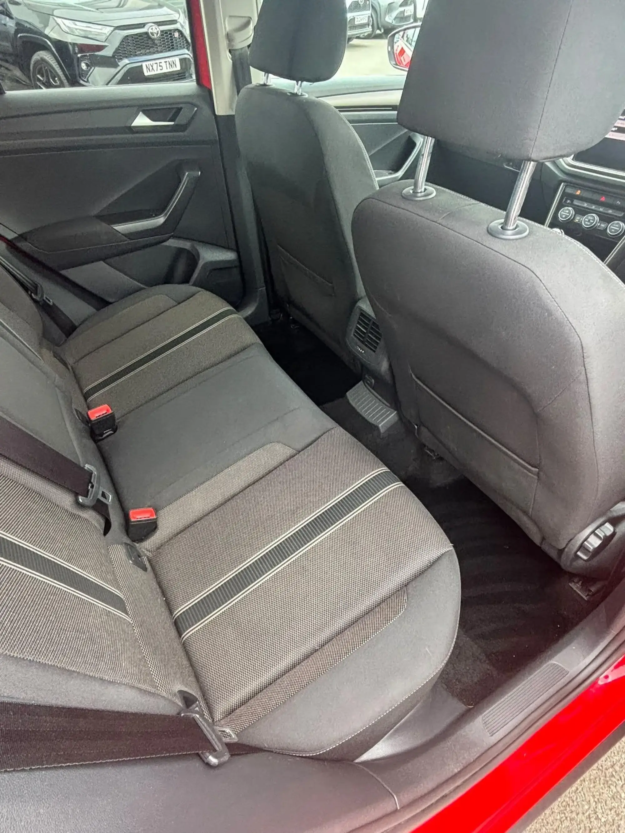 Volkswagen T-Roc Image 12