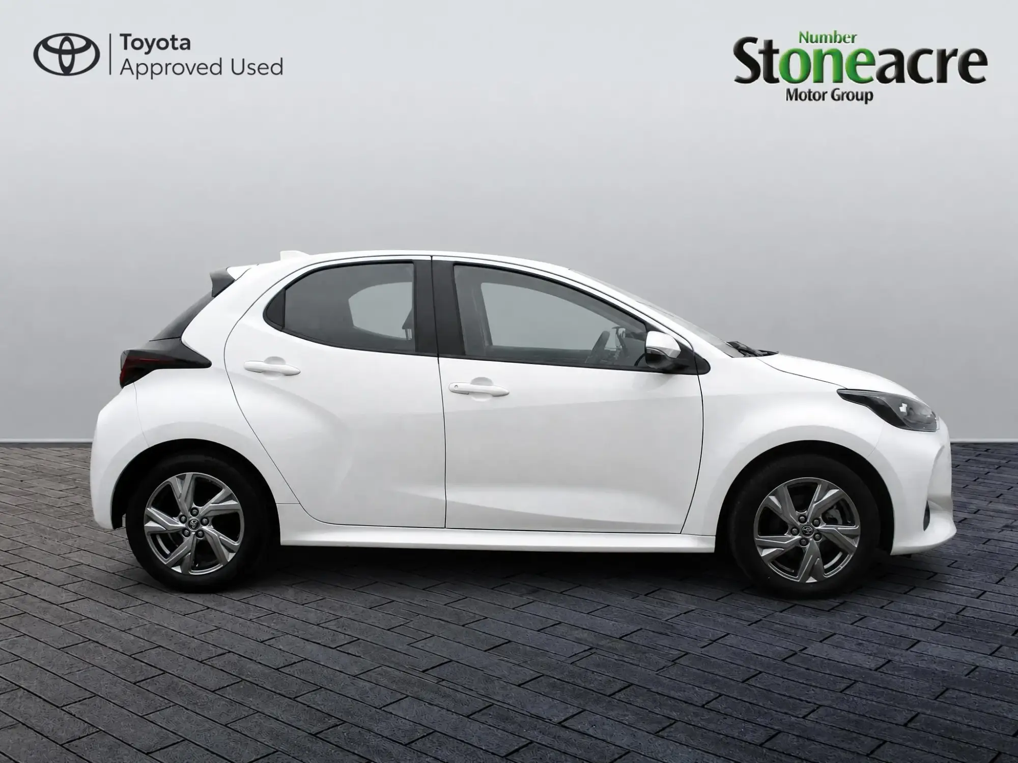 Toyota Yaris Hybrid 1.5 Hybrid Icon 5dr CVT ND74VMP Image 2