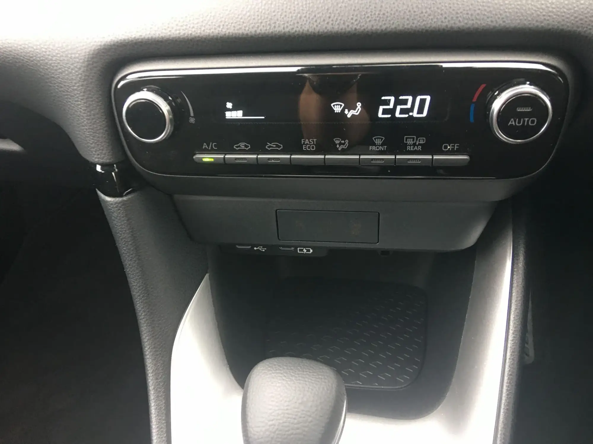 Toyota Yaris Hybrid Image 17 Toyota Yaris Hybrid Image 17