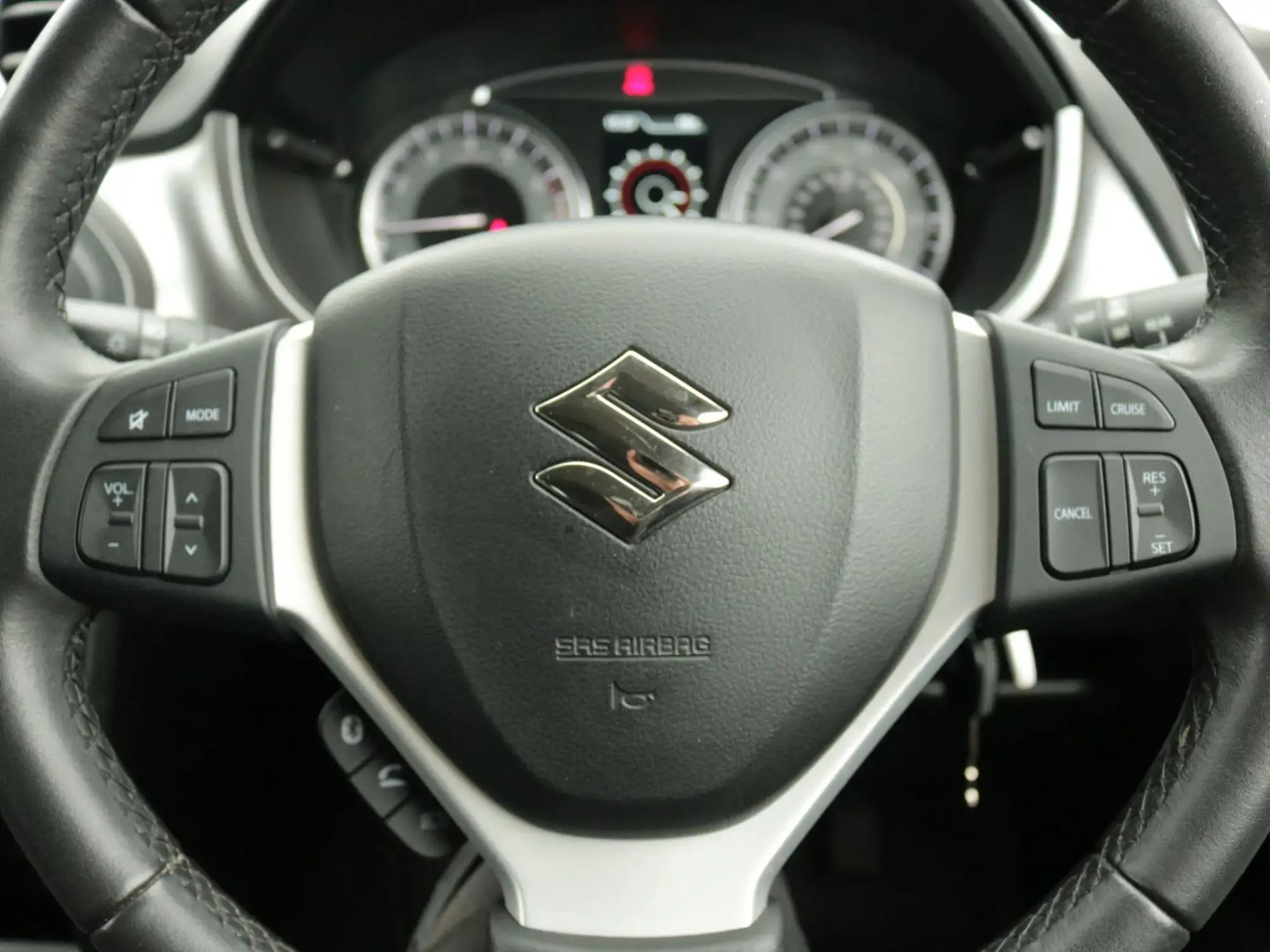 Suzuki Vitara Image 14