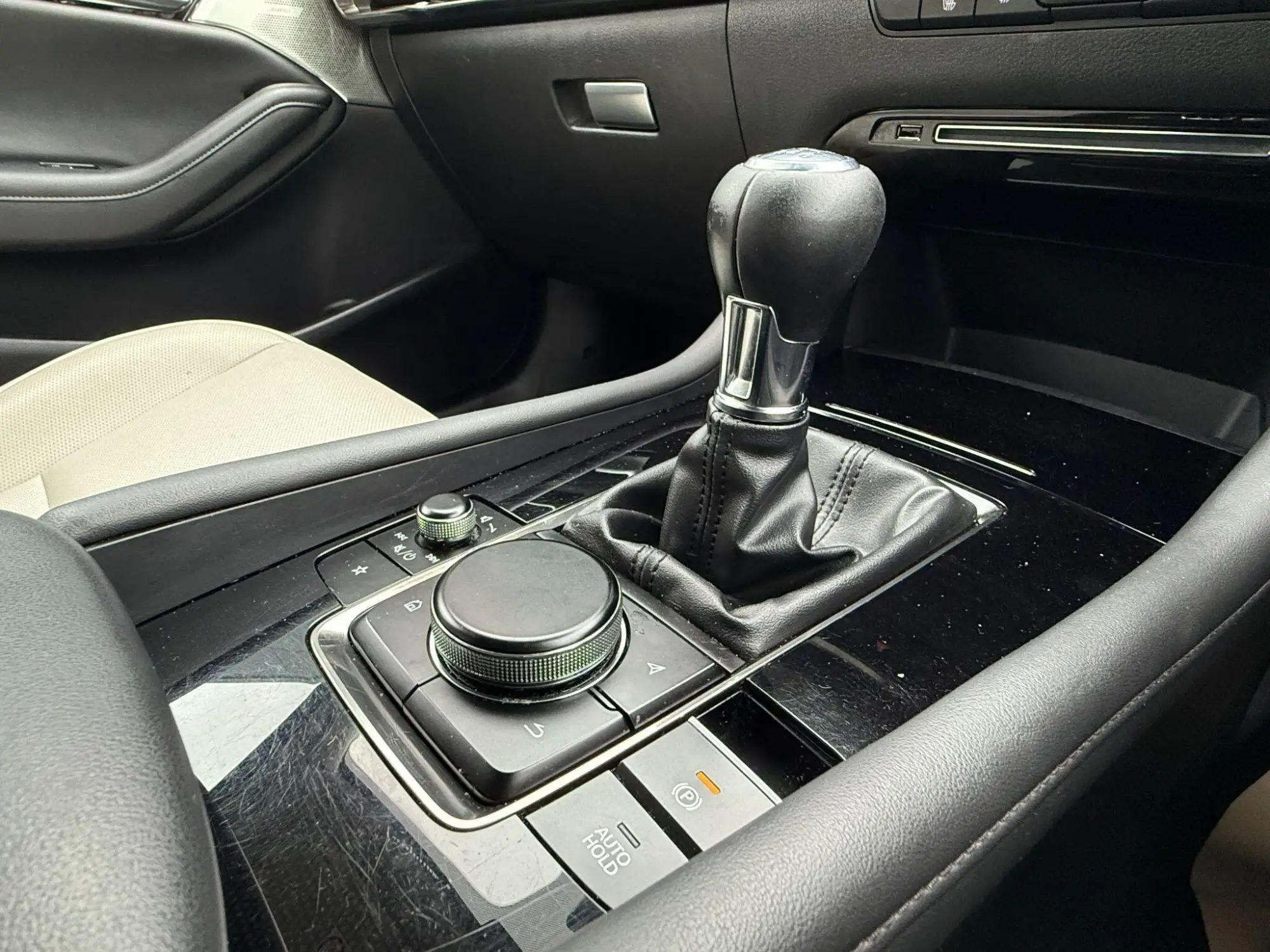 Mazda3 Saloon Image 28 Mazda3 Saloon Image 28
