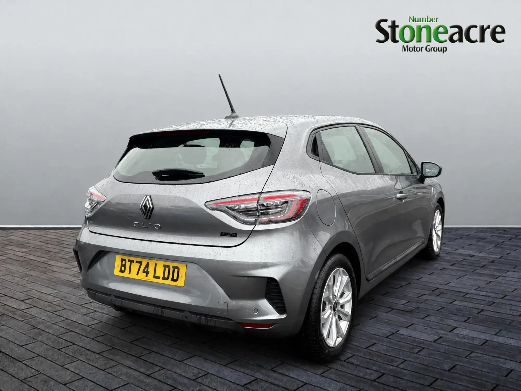 Renault Clio E-Tech Image 3 Renault Clio E-Tech Image 3