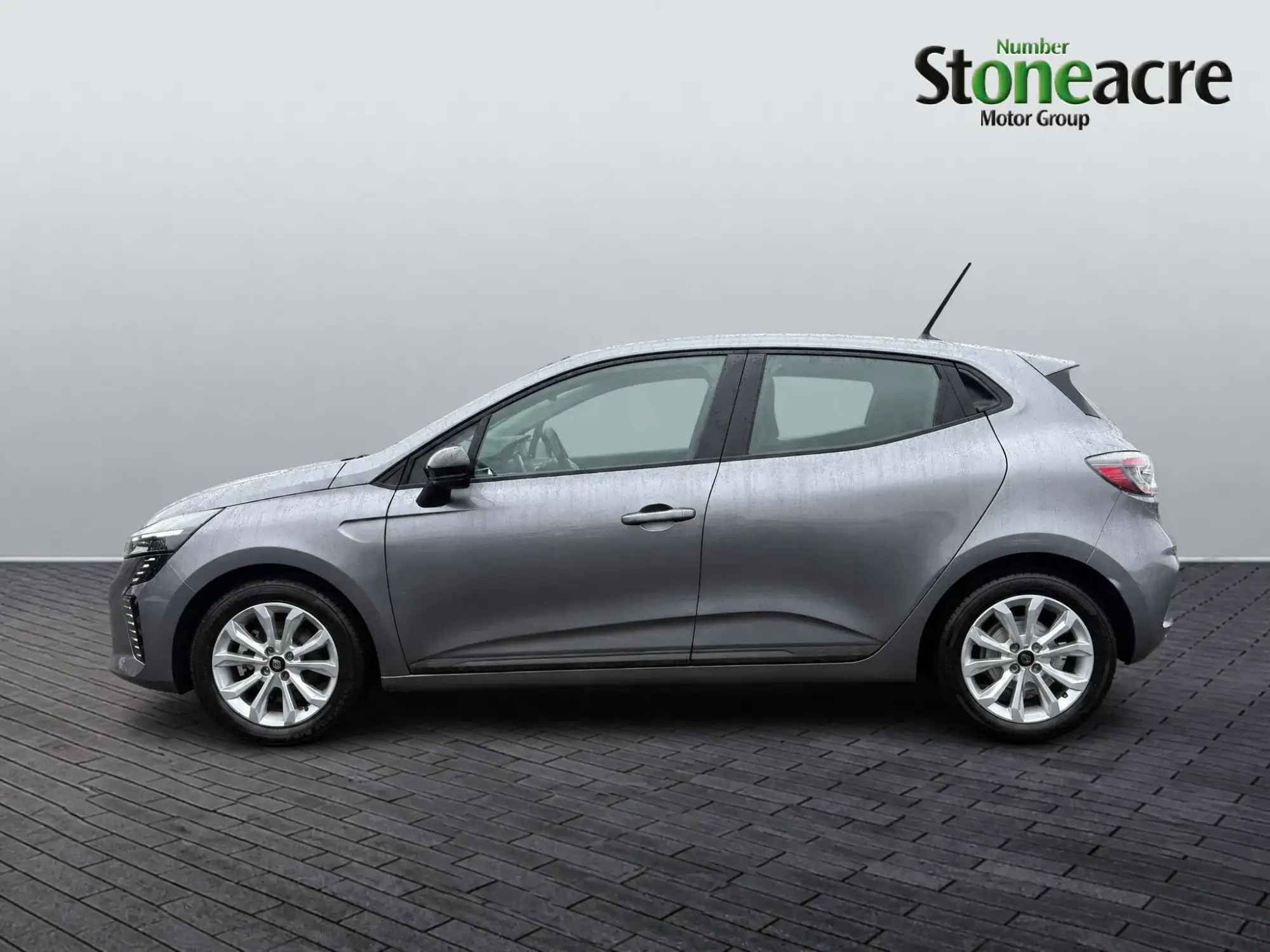 Renault Clio E-Tech Image 6 Renault Clio E-Tech Image 6