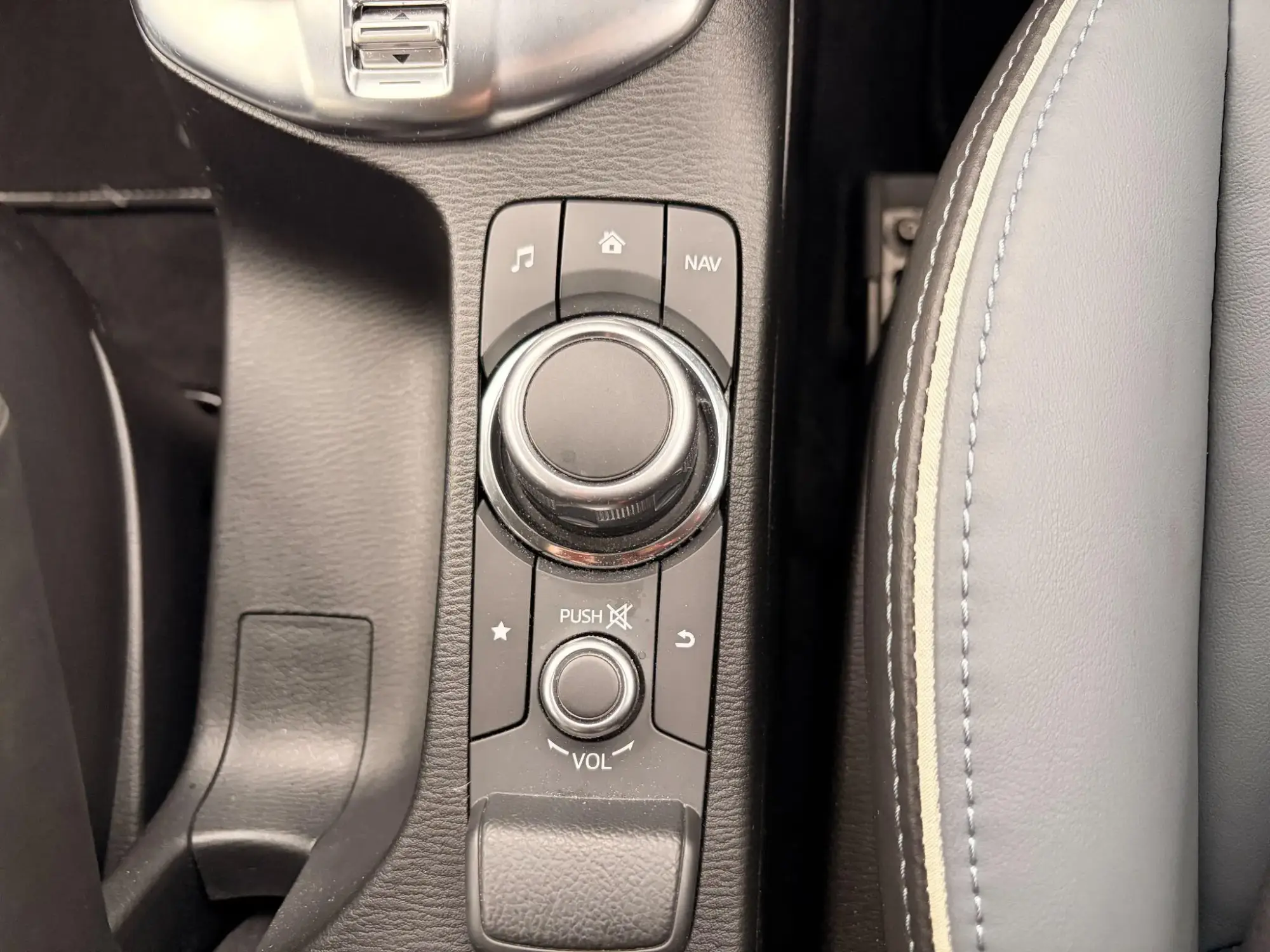 Mazda2 Image 20