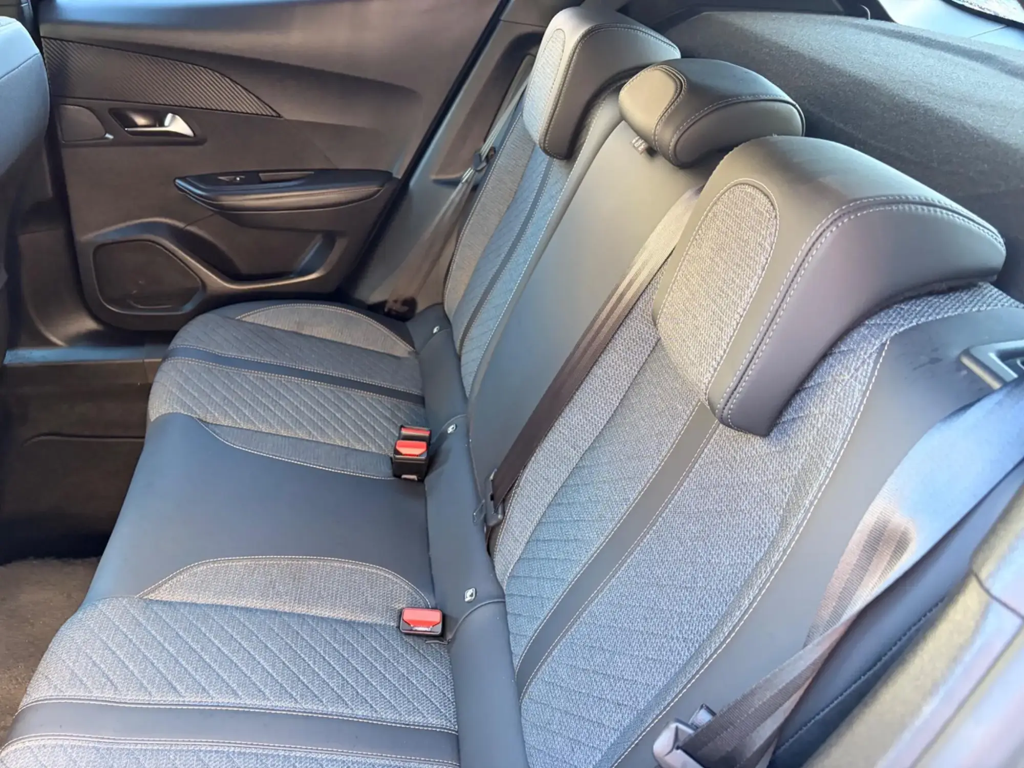Peugeot E-2008 Image 21