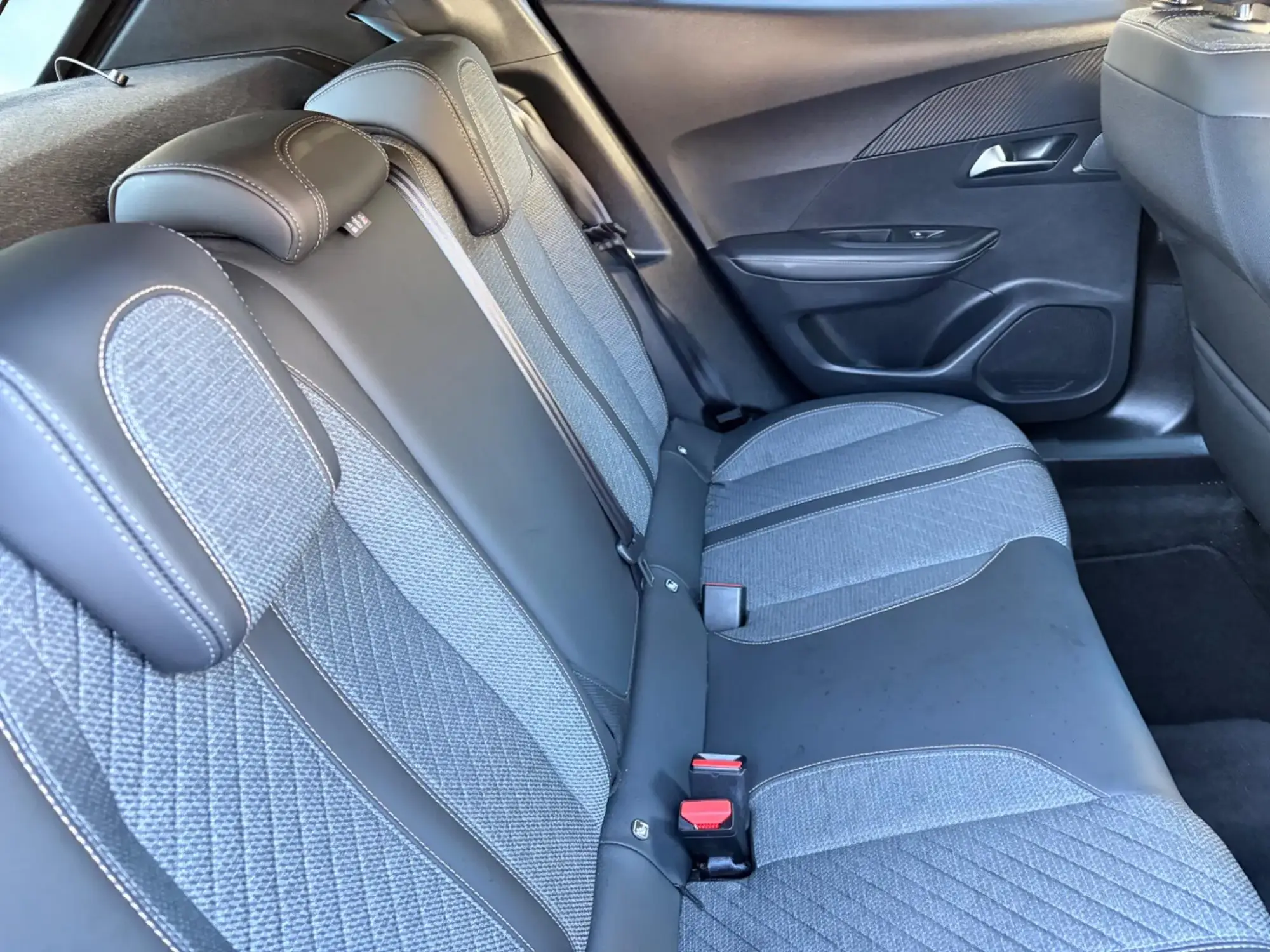Peugeot E-2008 Image 23