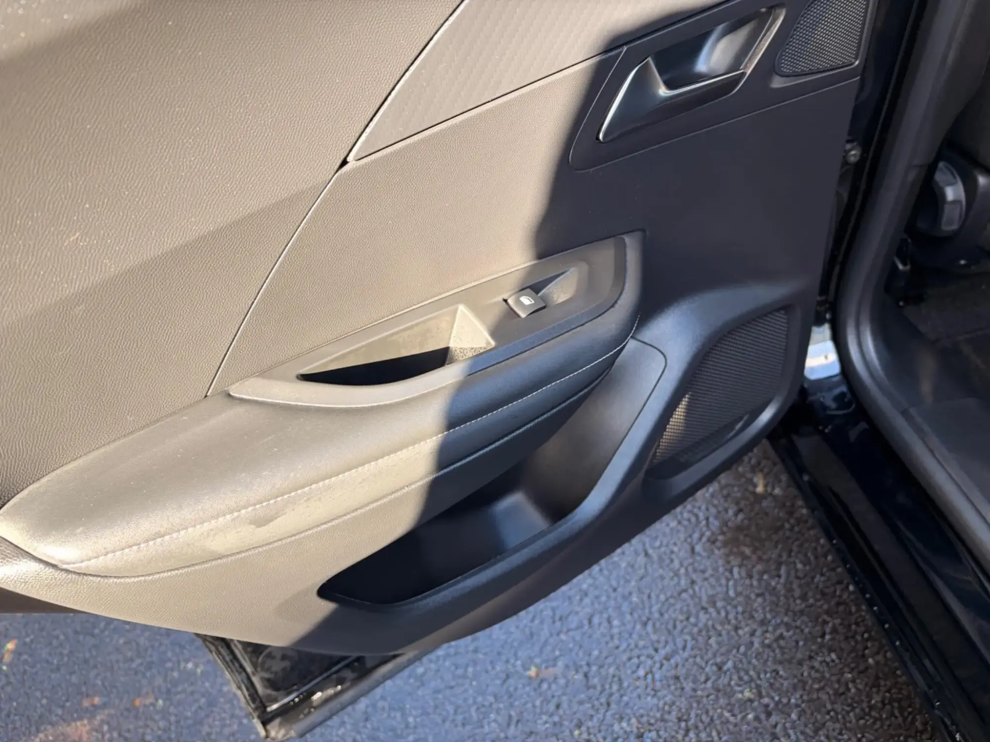 Peugeot E-2008 Image 31