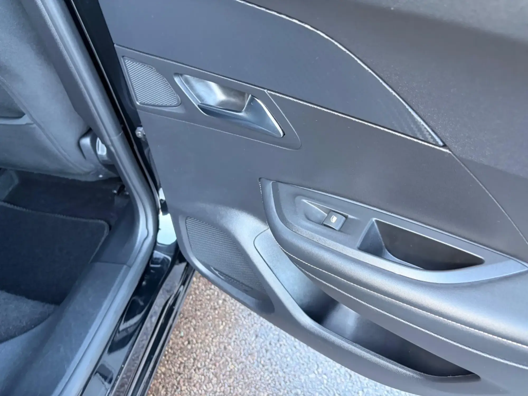 Peugeot E-2008 Image 32