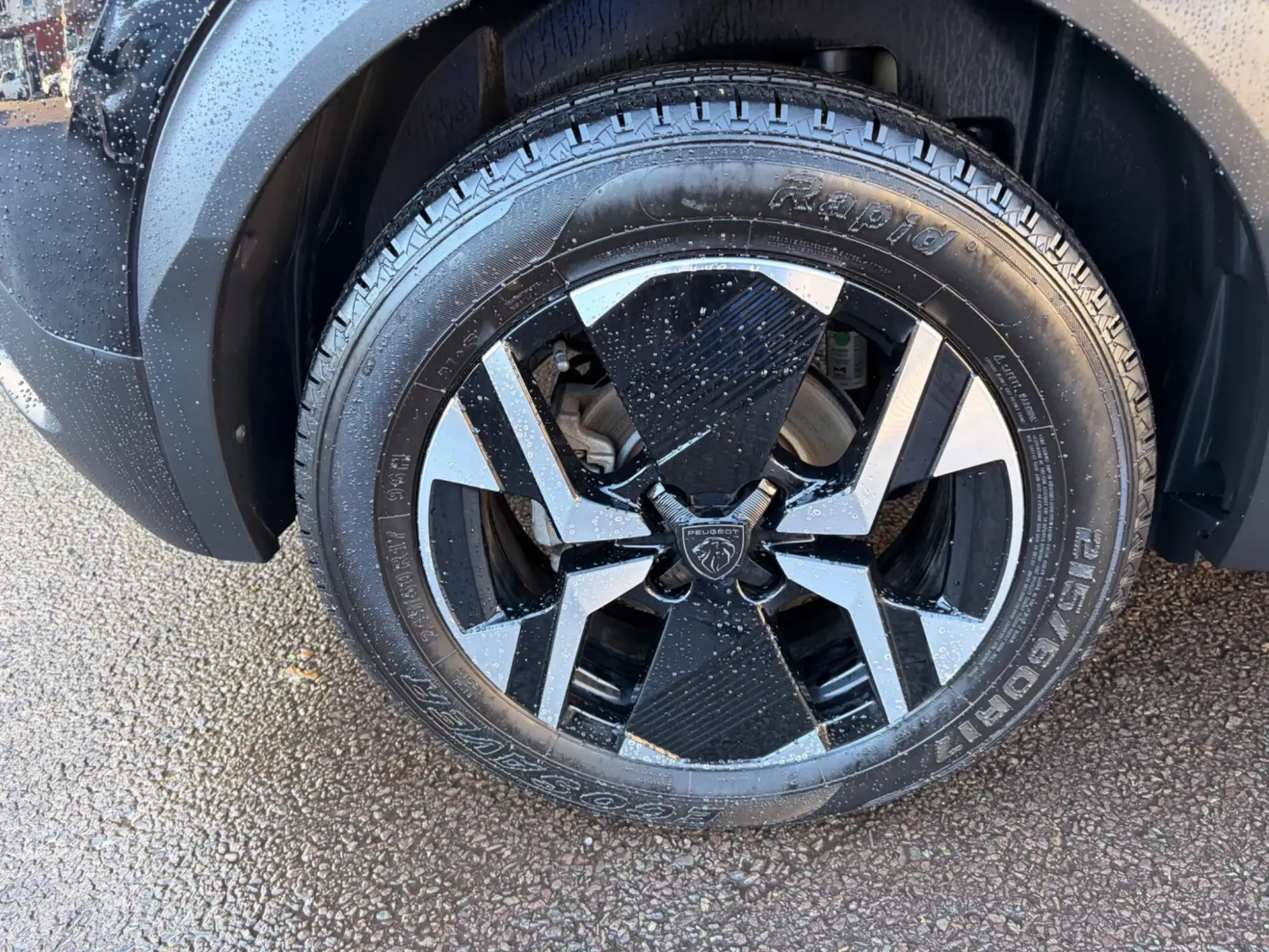 Peugeot E-2008 Image 35