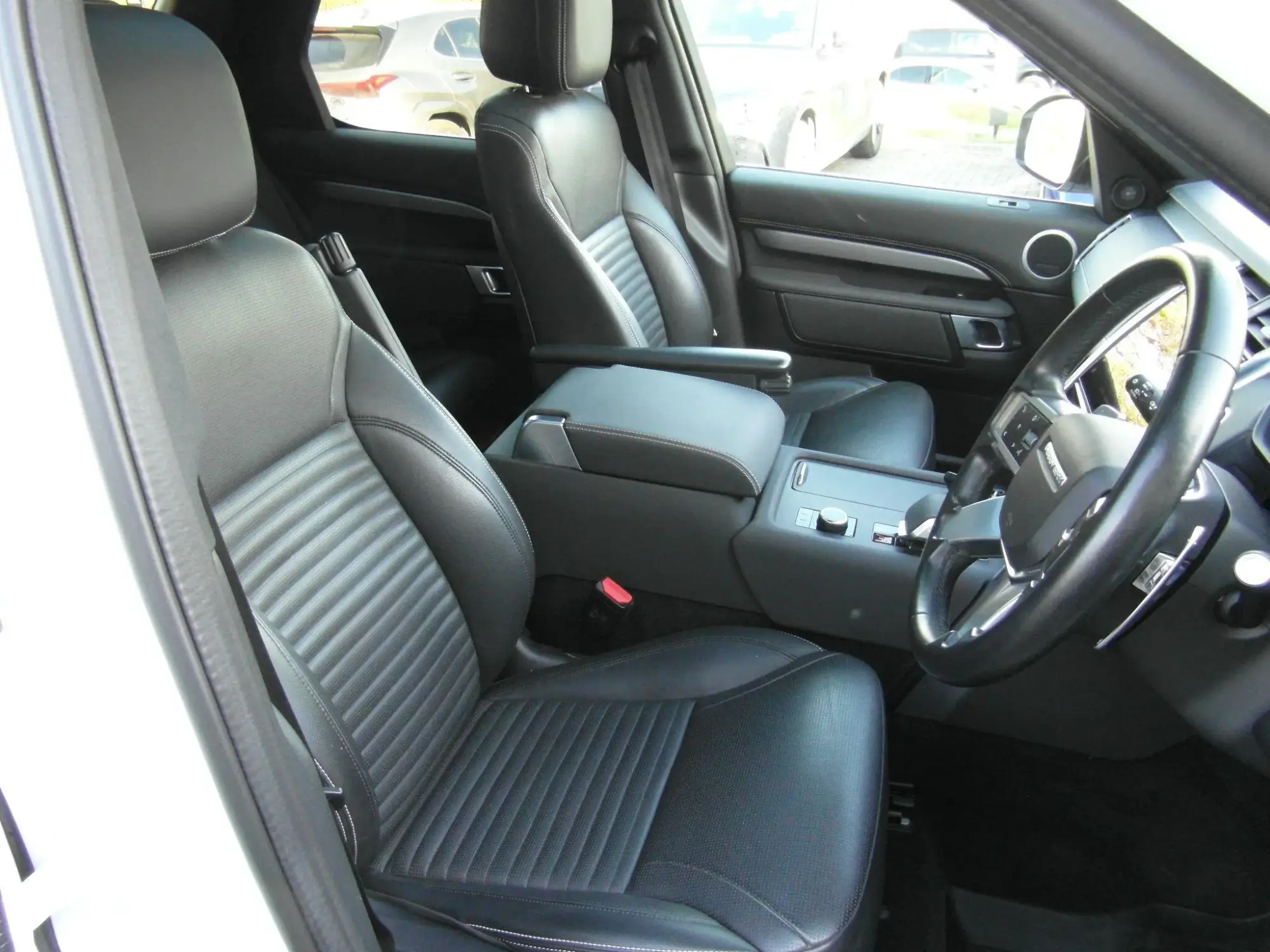 Land Rover Discovery Image 9