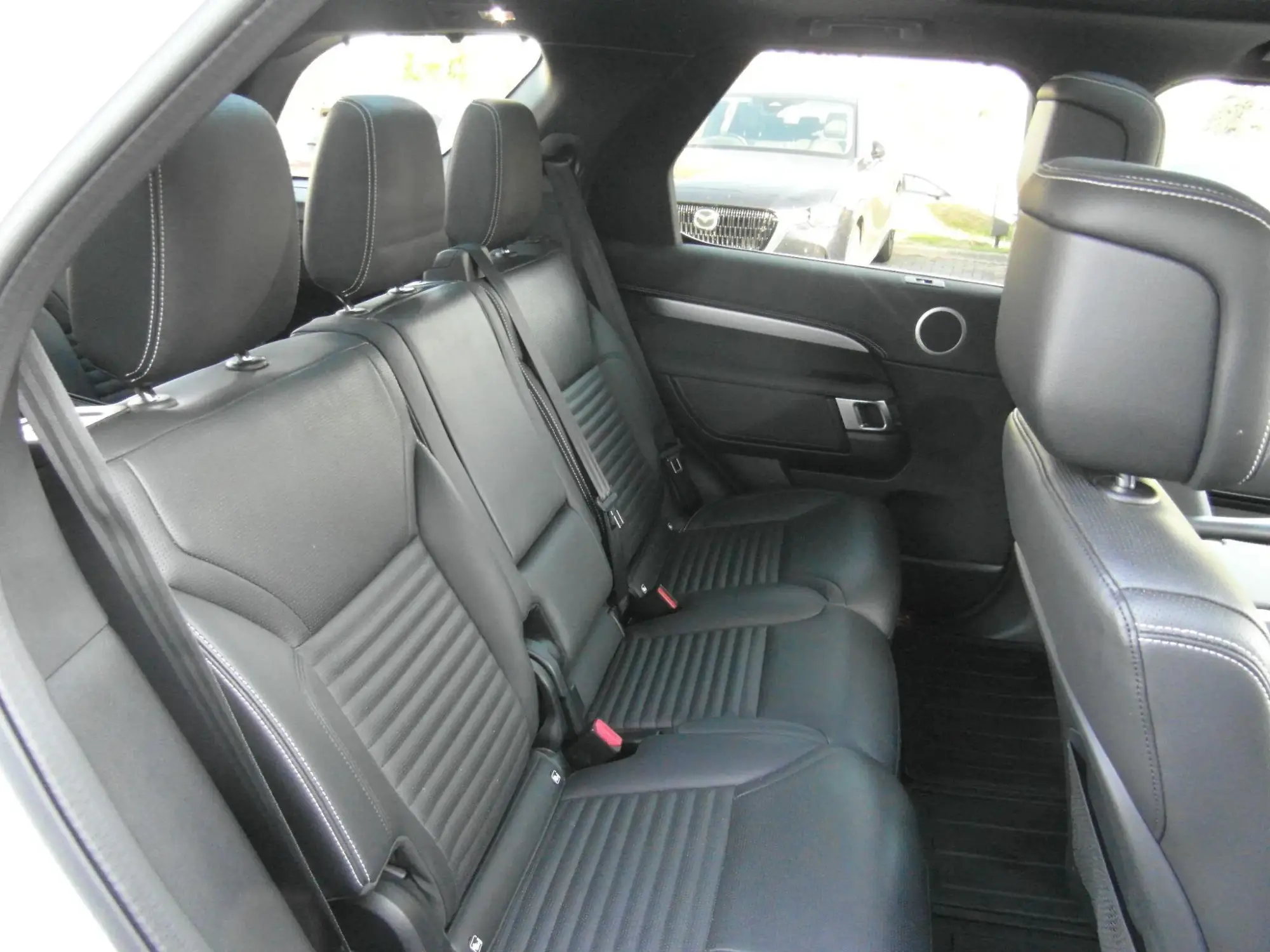 Land Rover Discovery Image 13