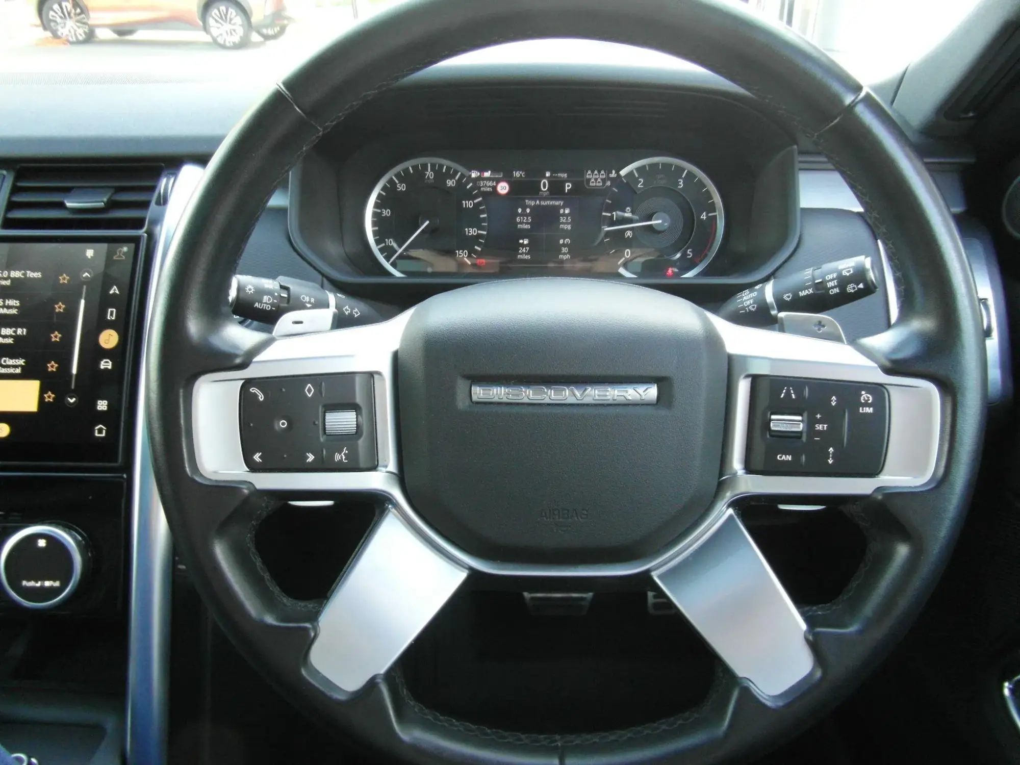 Land Rover Discovery Image 36