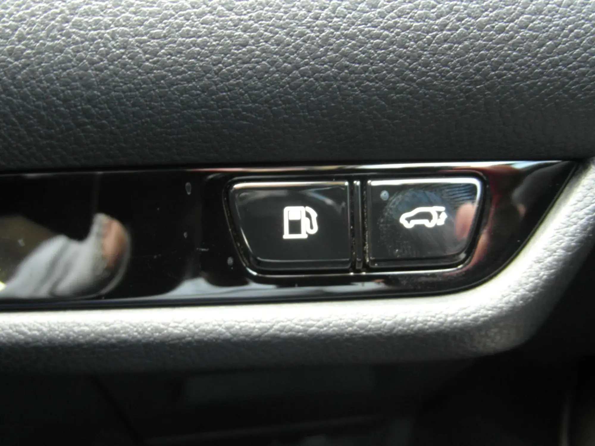 Lexus NX Self-Charging Hybrid Image 25