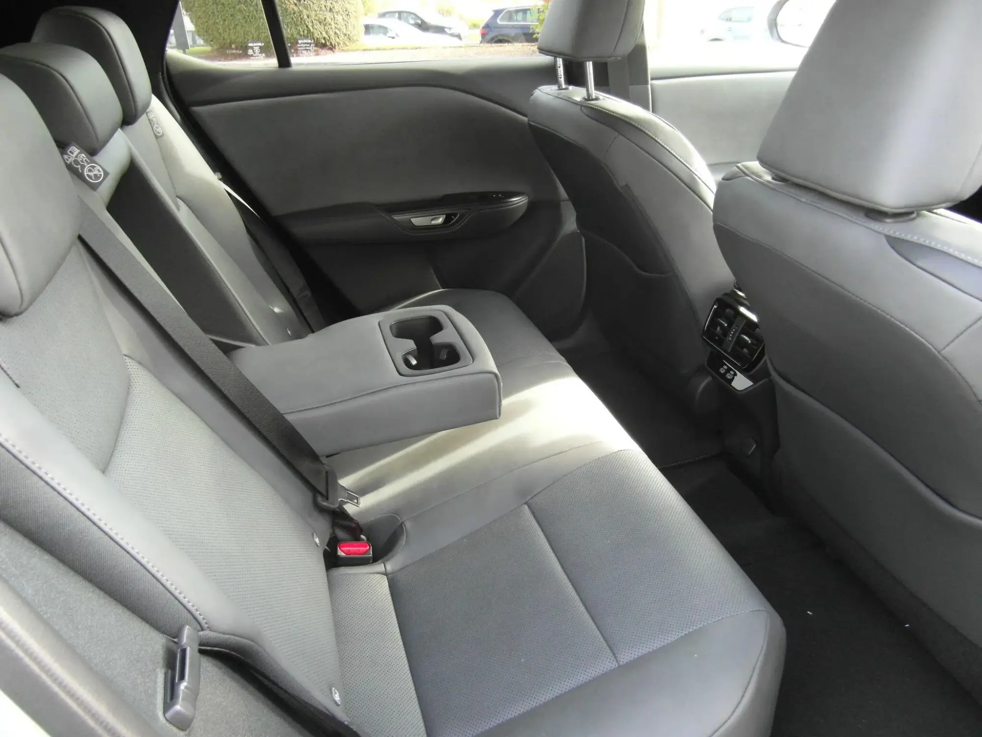 Lexus RZ Image 16