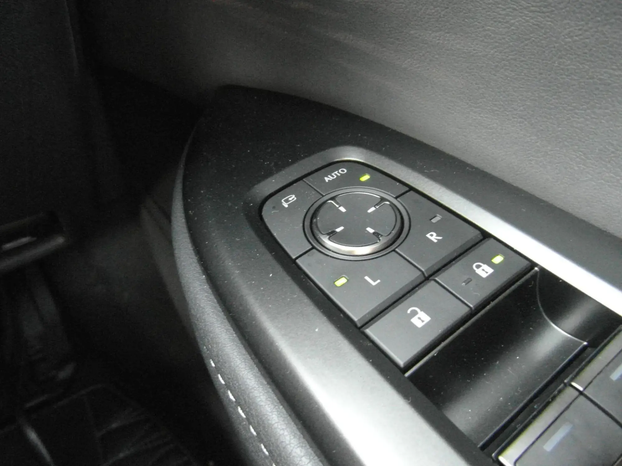 Lexus RZ Image 23