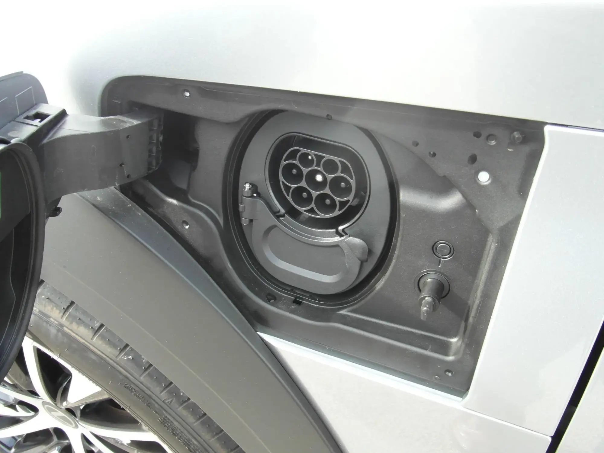 Lexus RZ Image 26