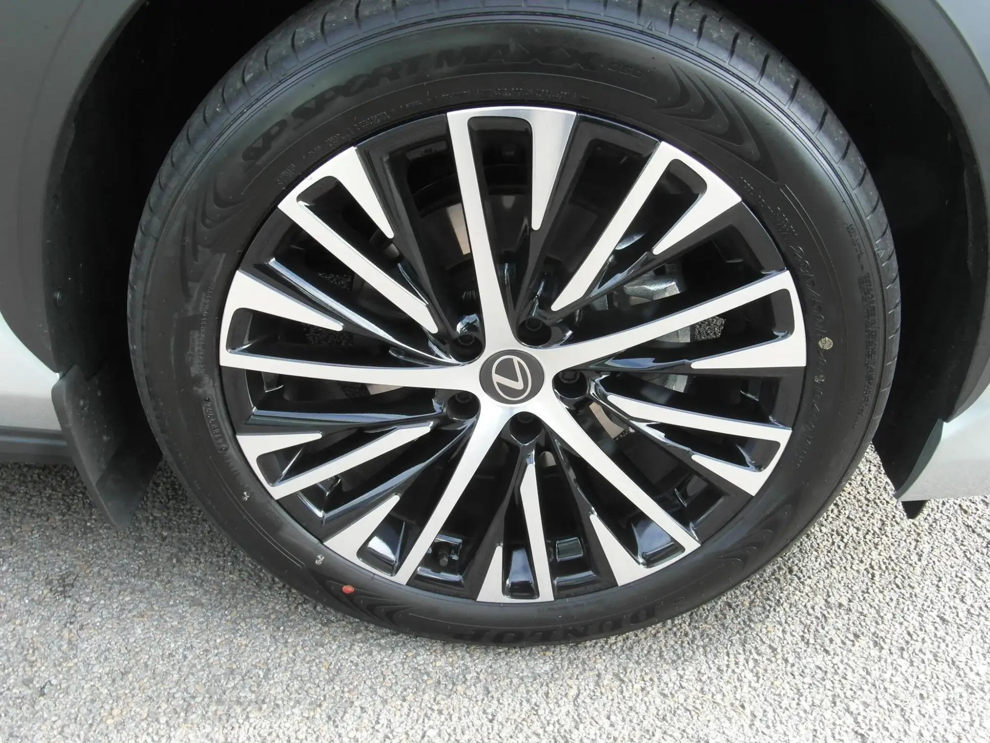 Lexus RZ Image 27