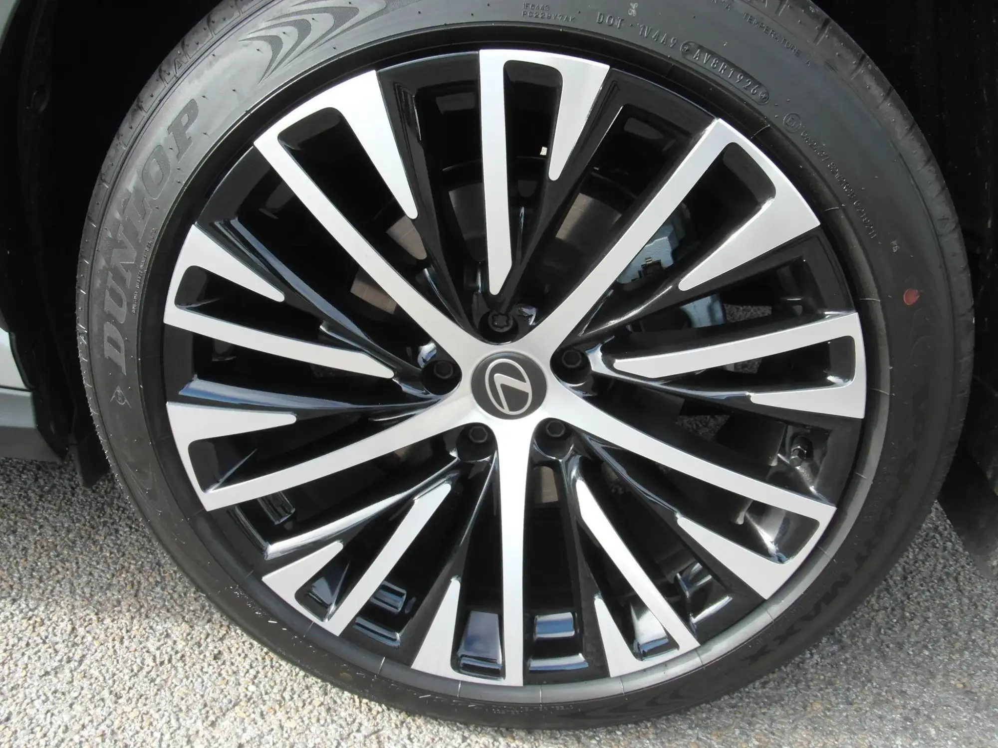 Lexus RZ Image 29