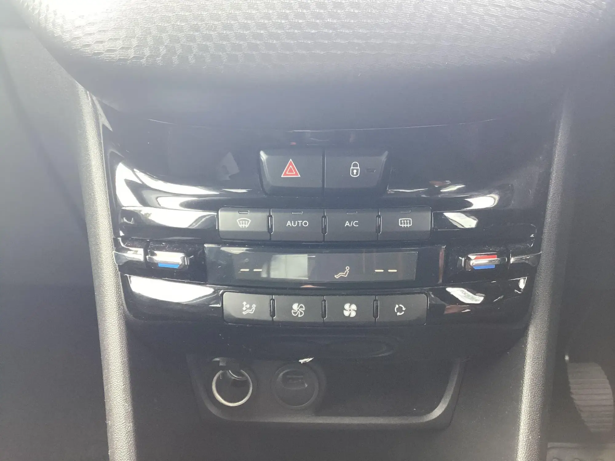 Peugeot 208 Image 17 Peugeot 208 Image 17