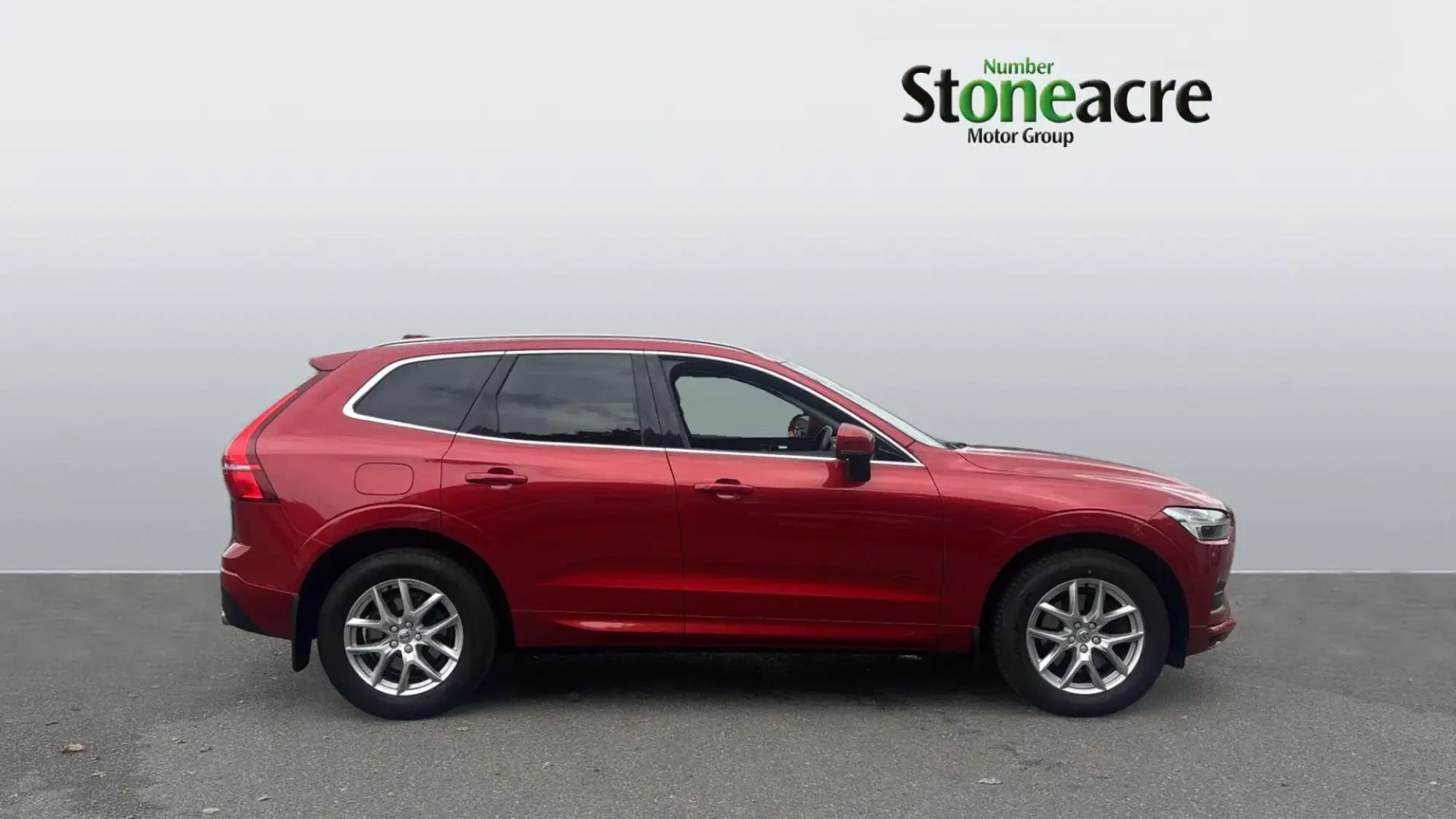 Volvo XC60 2.0 B5 MHEV Momentum Auto Euro 6 (s/s) 5dr KS21WOM Image 2 Volvo XC60 2.0 B5 MHEV Momentum Auto Euro 6 (s/s) 5dr KS21WOM Image 2