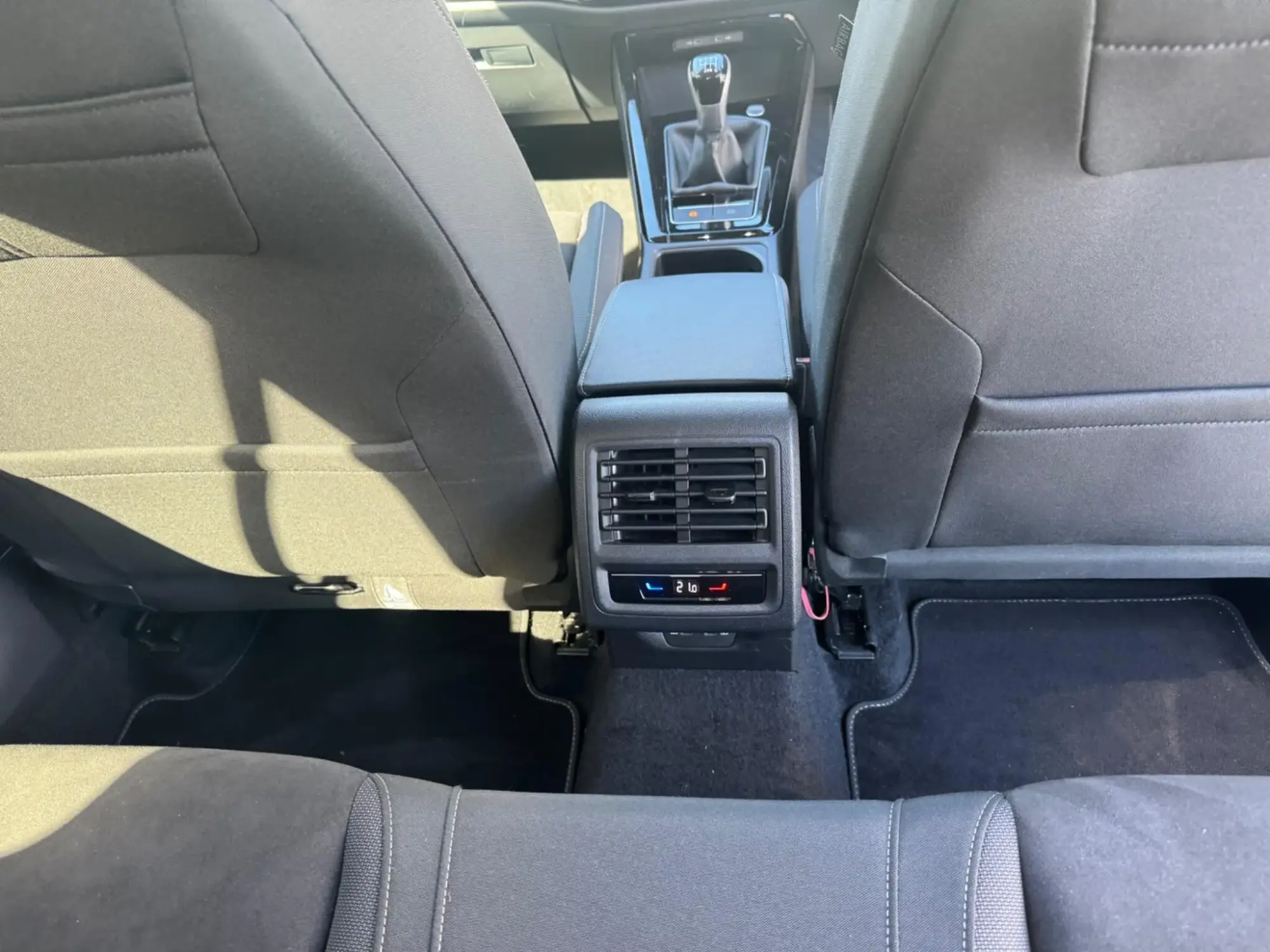 Volkswagen Golf Image 10