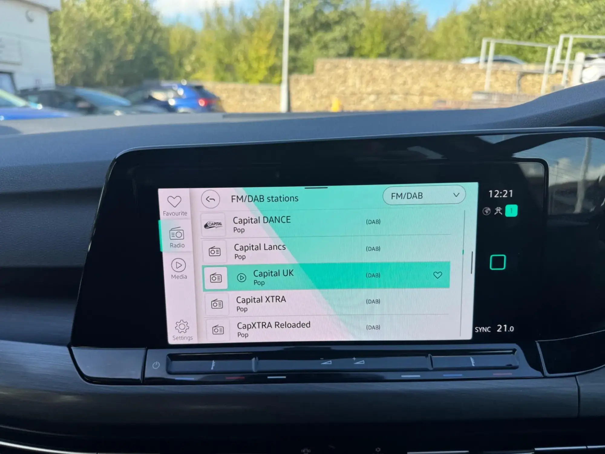 Volkswagen Golf Image 32