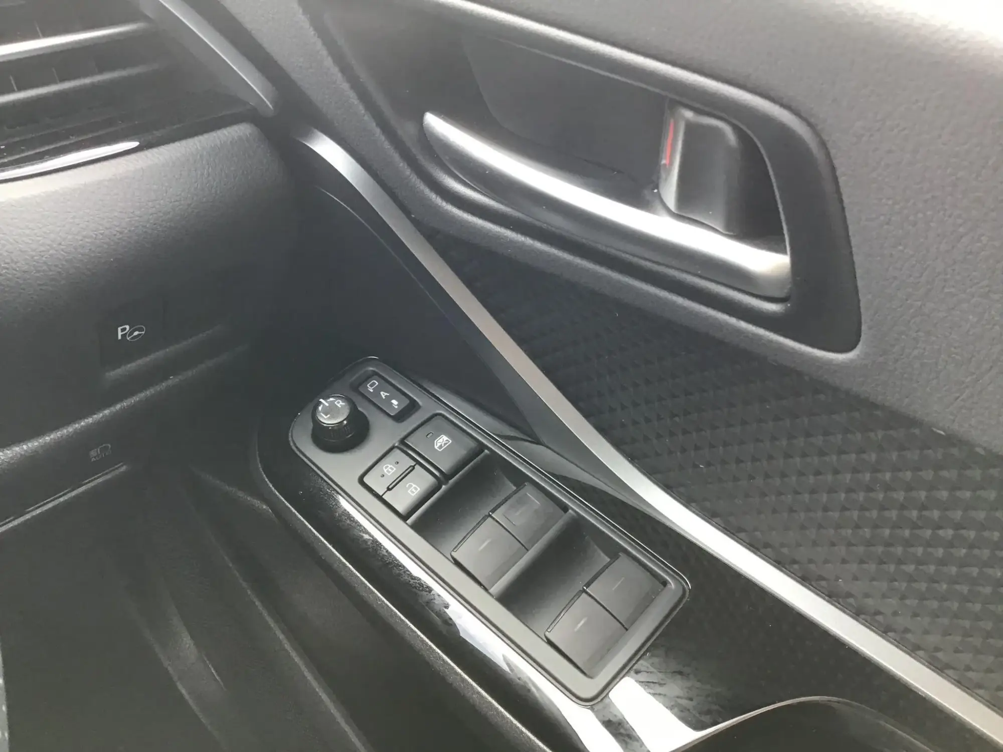 Toyota C-HR Self-Charging Hybrid Image 12 Toyota C-HR Self-Charging Hybrid Image 12
