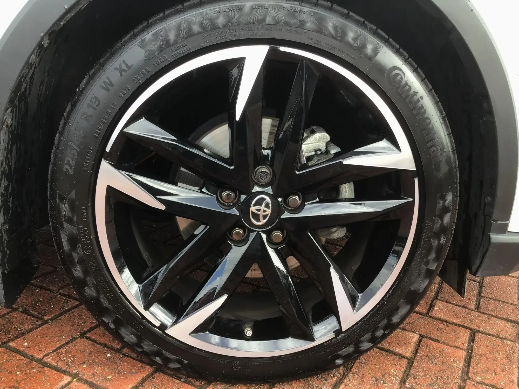 Toyota C-HR Self-Charging Hybrid Image 22 Toyota C-HR Self-Charging Hybrid Image 22