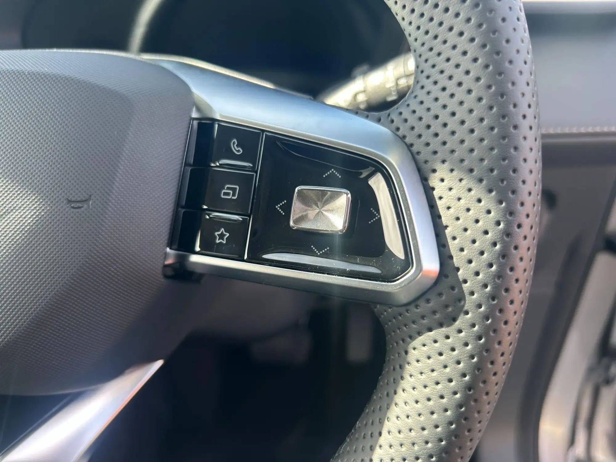 MG ZS Hybrid+ Image 18