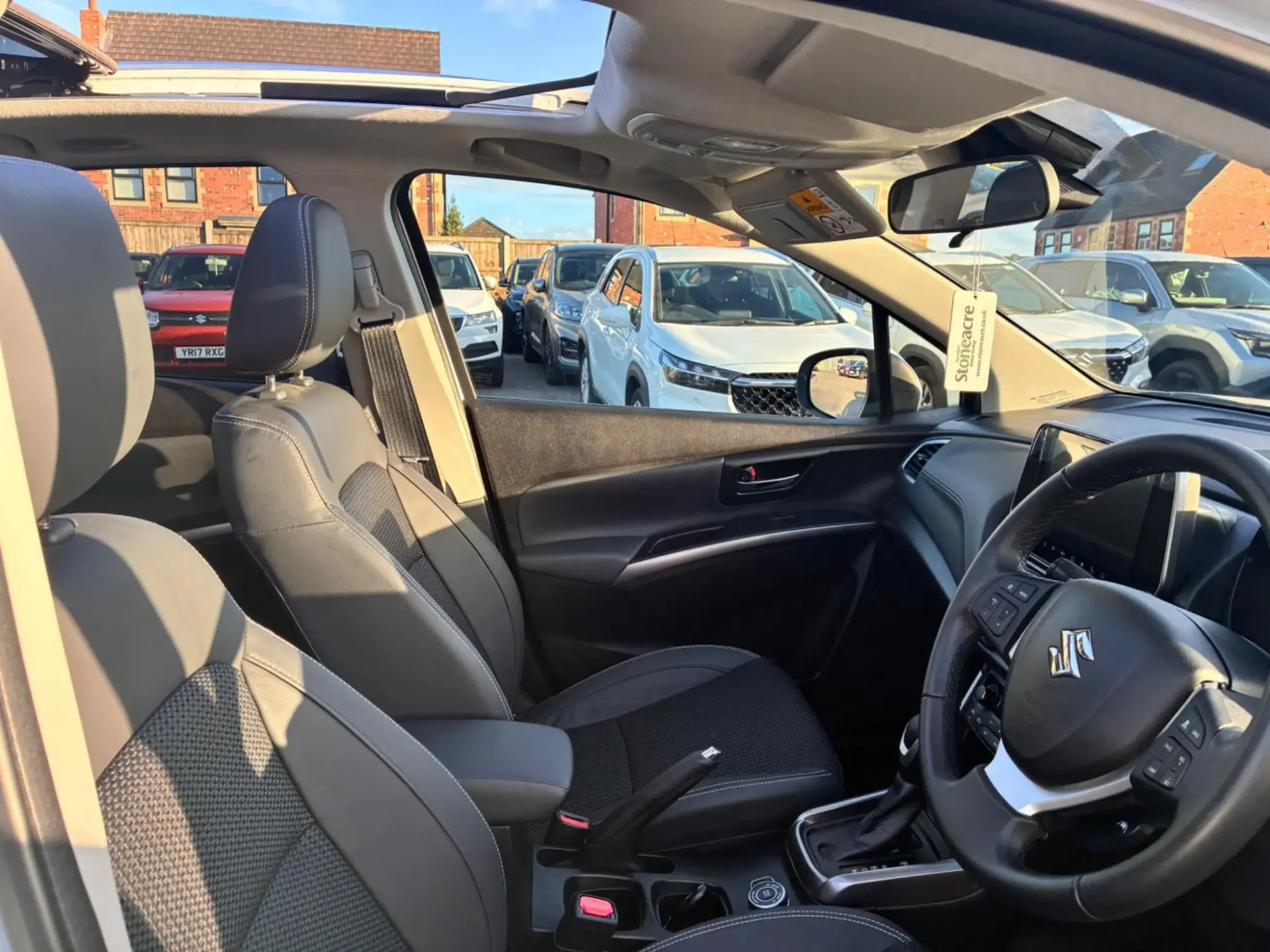 Suzuki S-Cross Hybrid Image 27