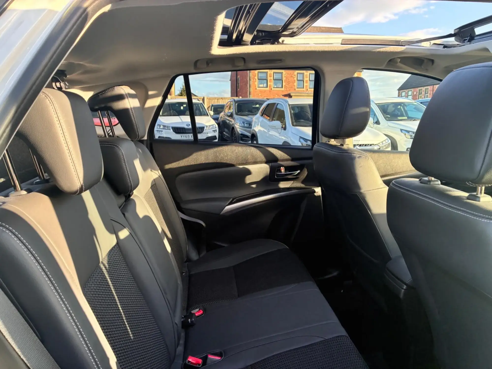 Suzuki S-Cross Hybrid Image 29