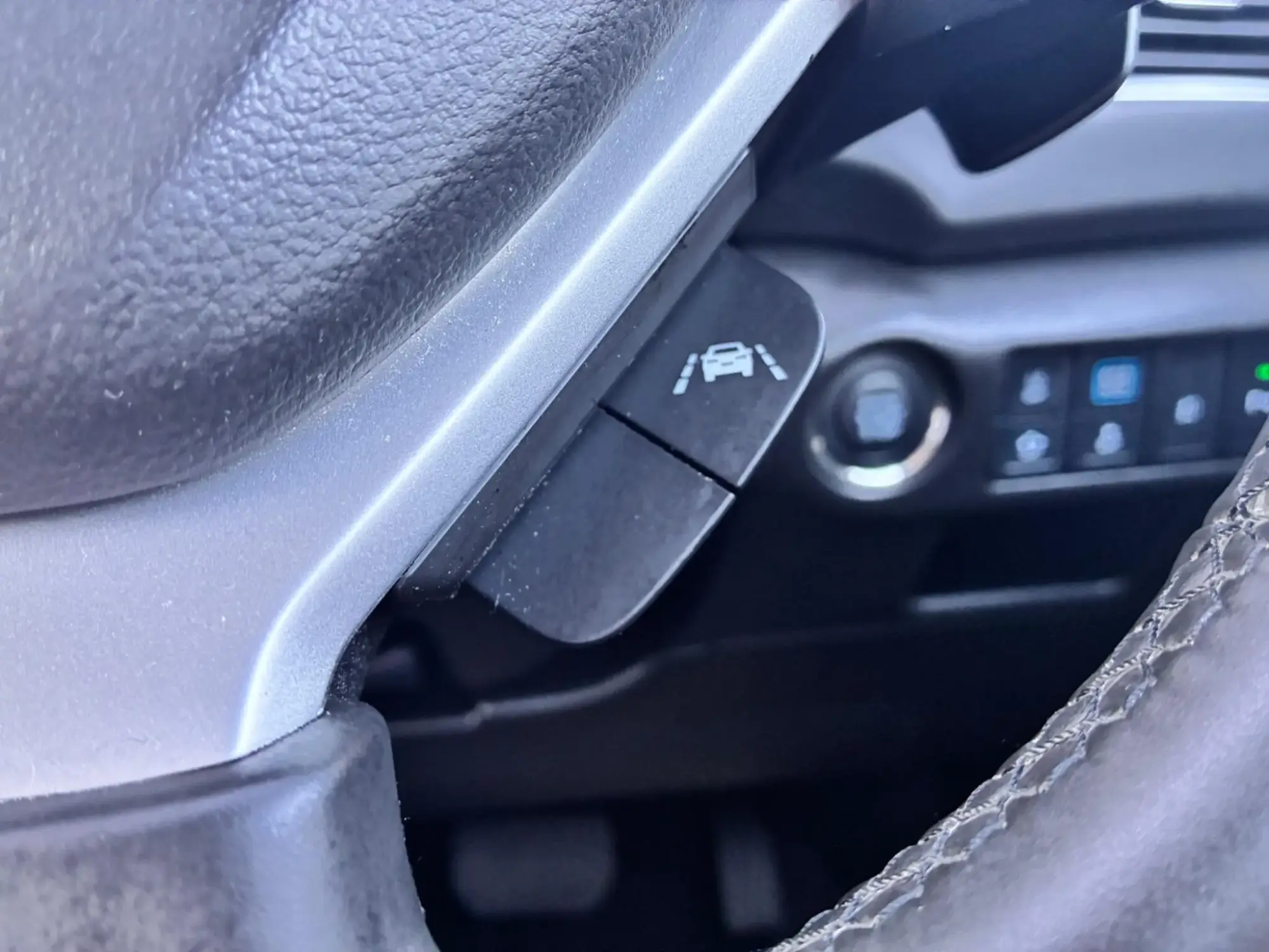 Suzuki S-Cross Hybrid Image 15