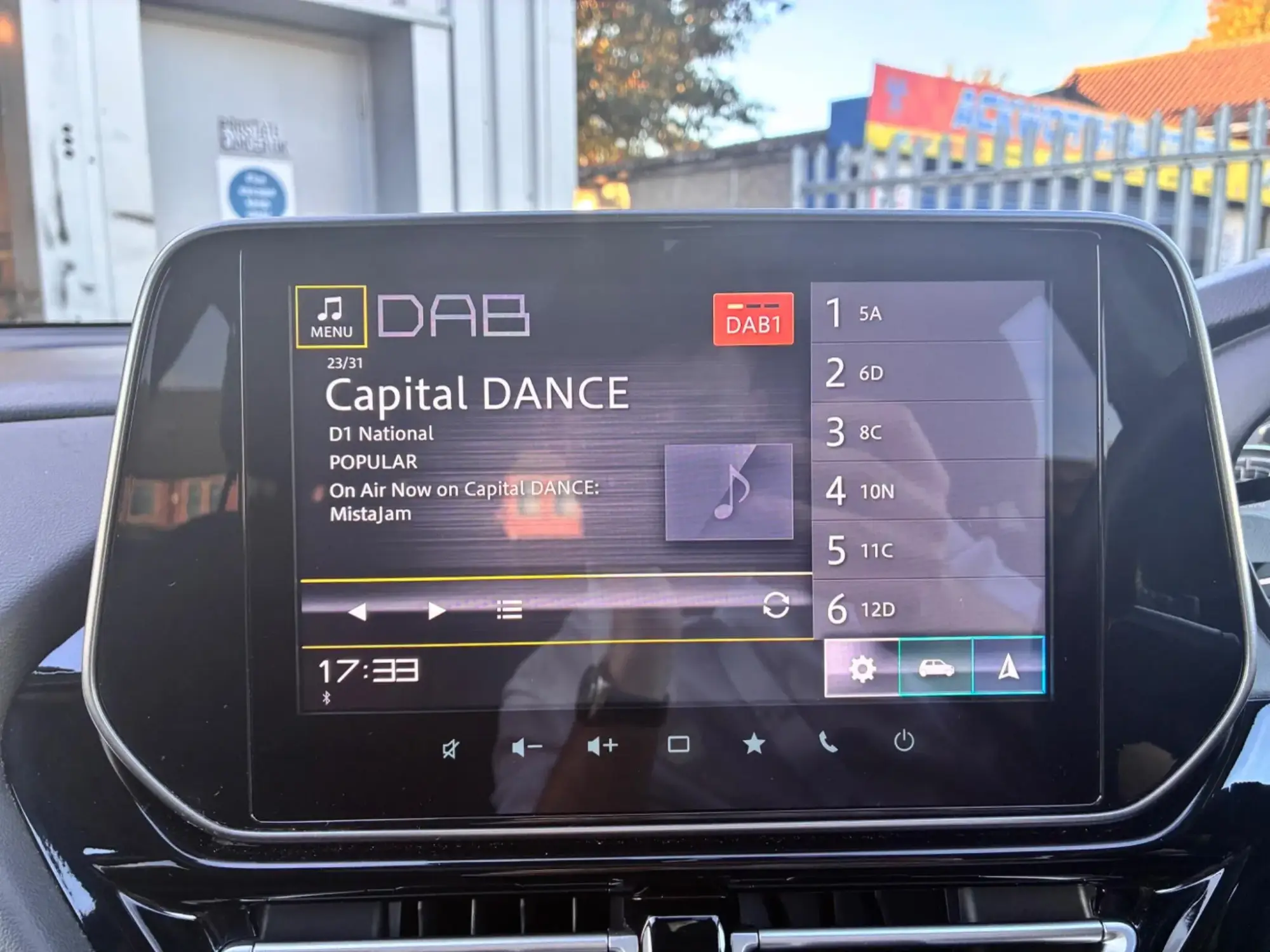 Suzuki S-Cross Hybrid Image 20