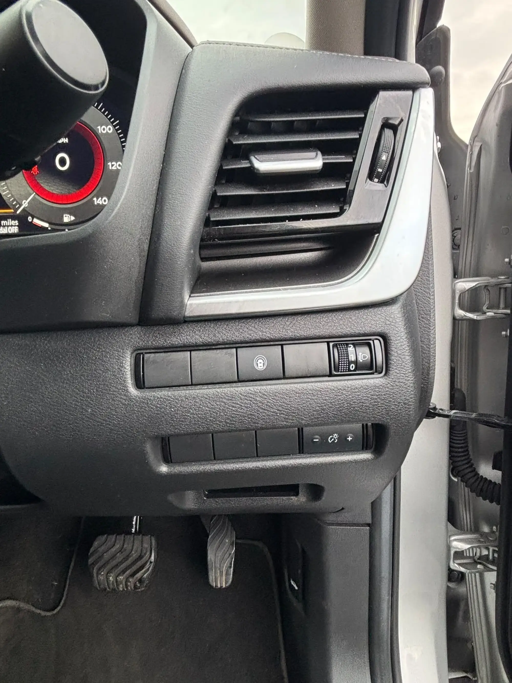 Nissan X-Trail e-POWER Image 20 Nissan X-Trail e-POWER Image 20