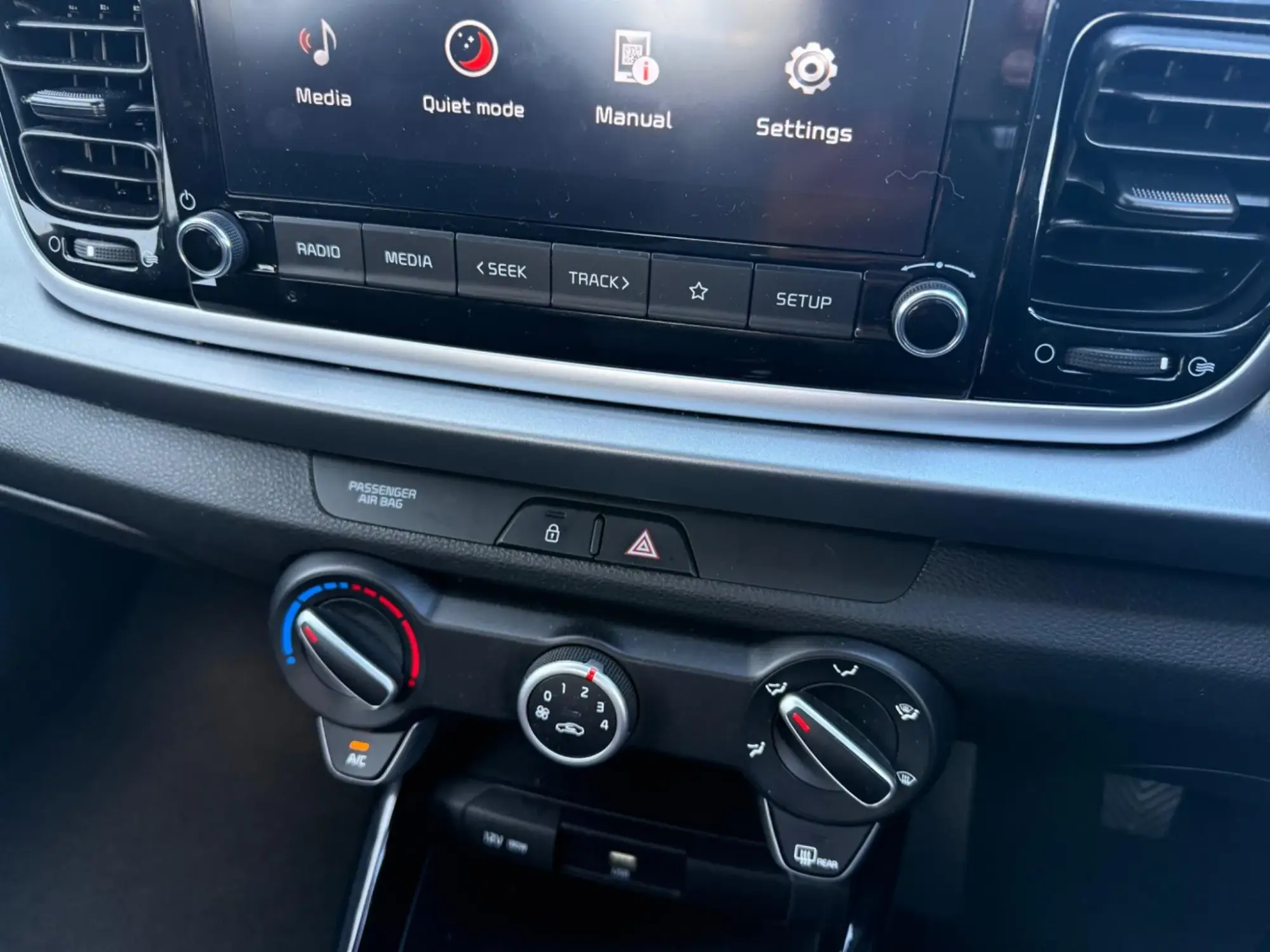 Kia Rio Image 23