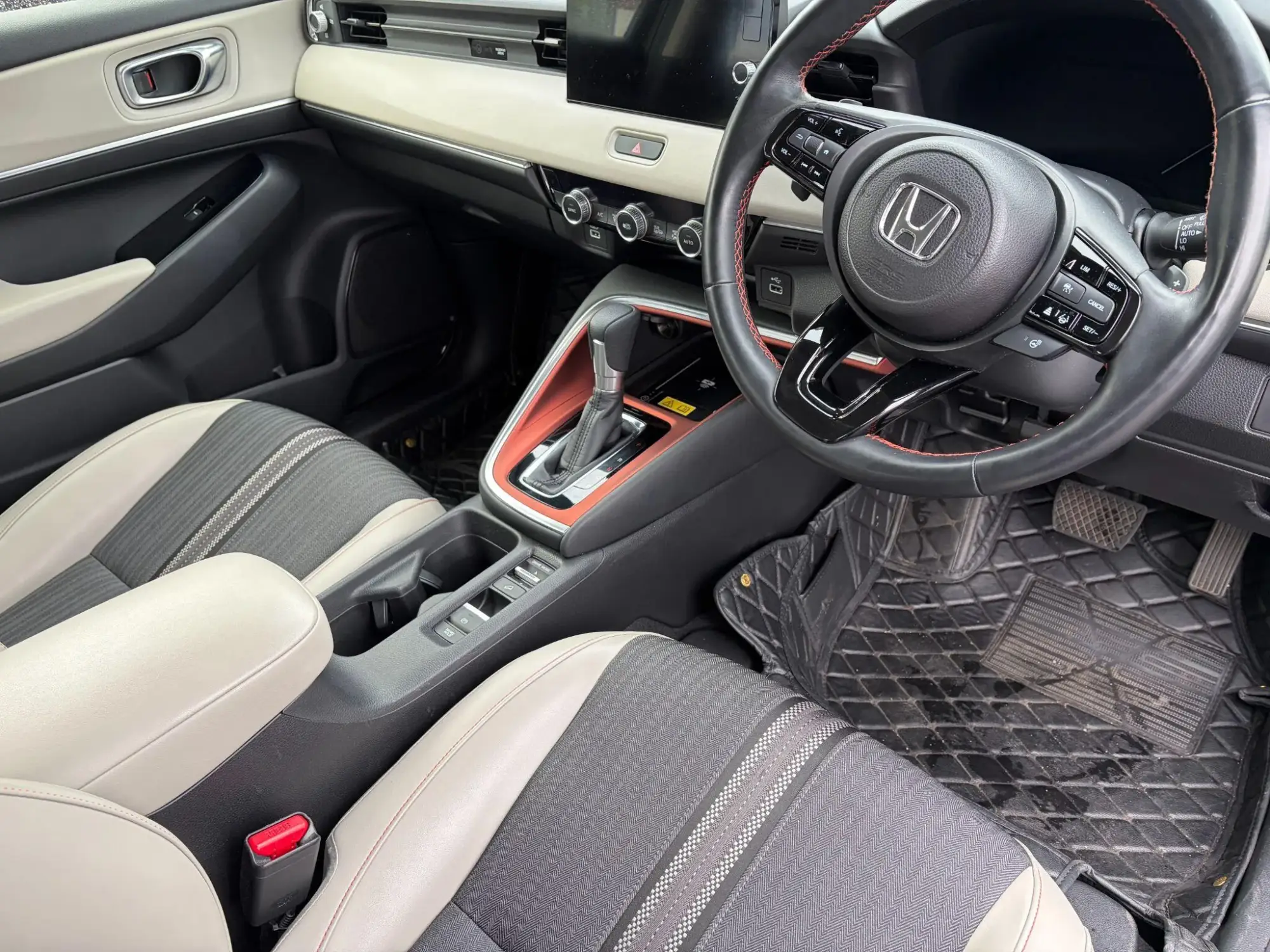 Honda HR-V Hybrid 1.5 h i-MMD Advance Style CVT Euro 6 (s/s) 5dr YN73ZNL Image 2