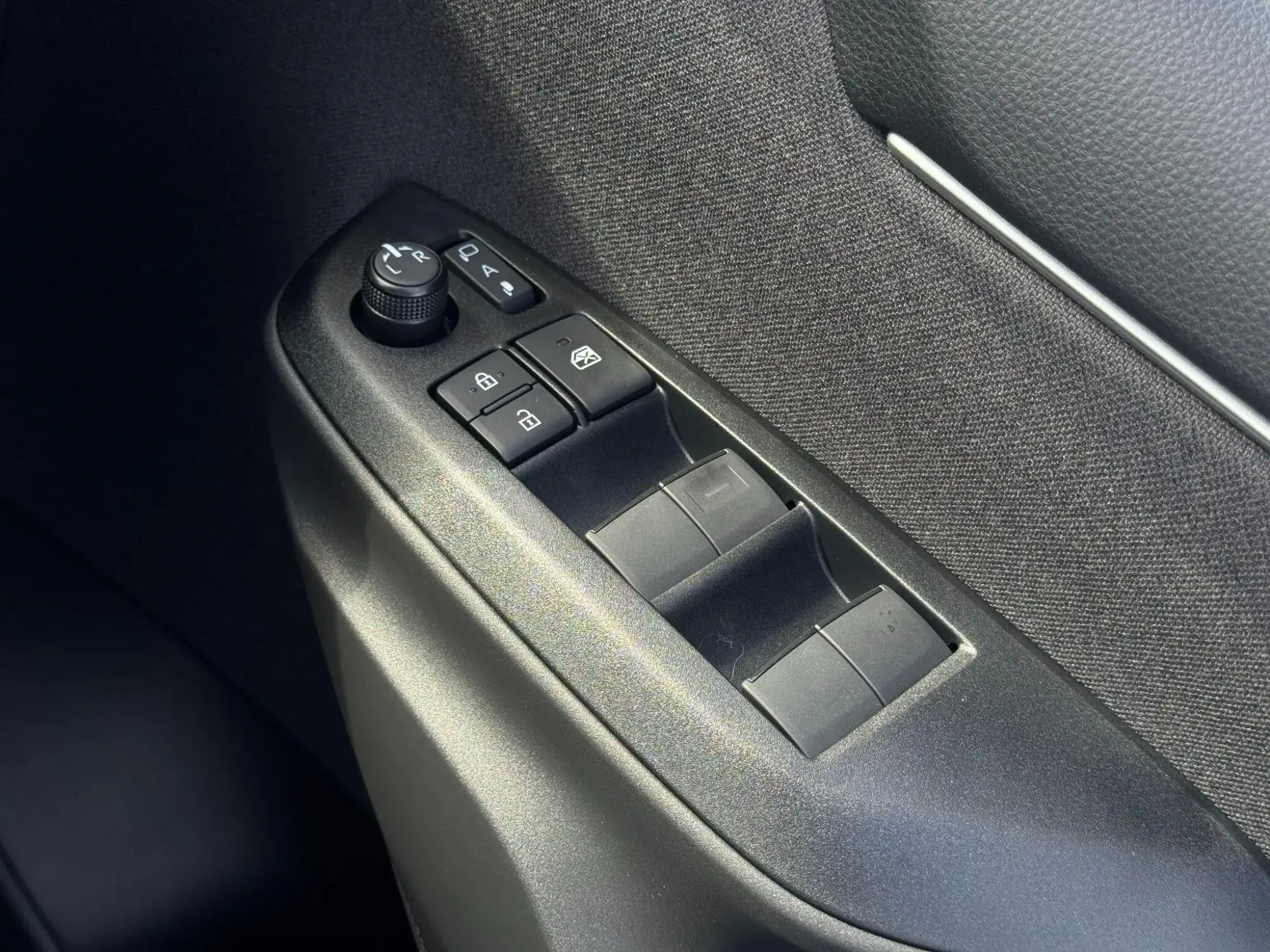 Mazda2 Hybrid Image 27